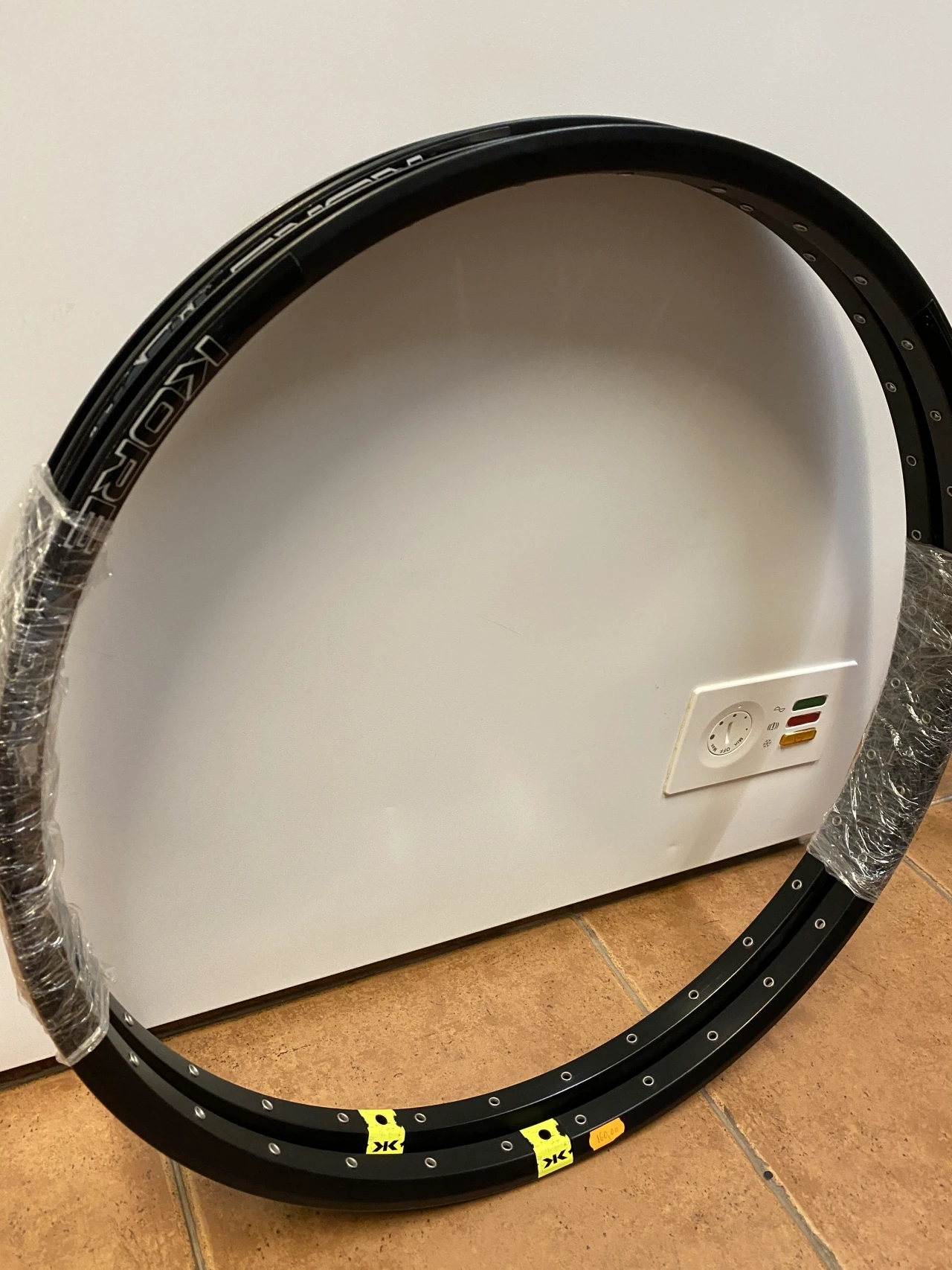 2. Jante Kore MEGA Black 26", 32 gauri, capsate, pentru disc