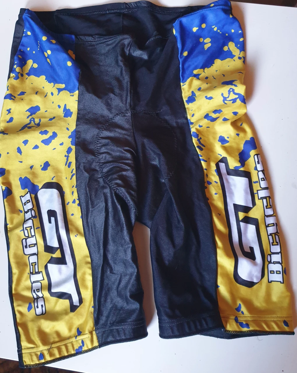 1. Tricou GT