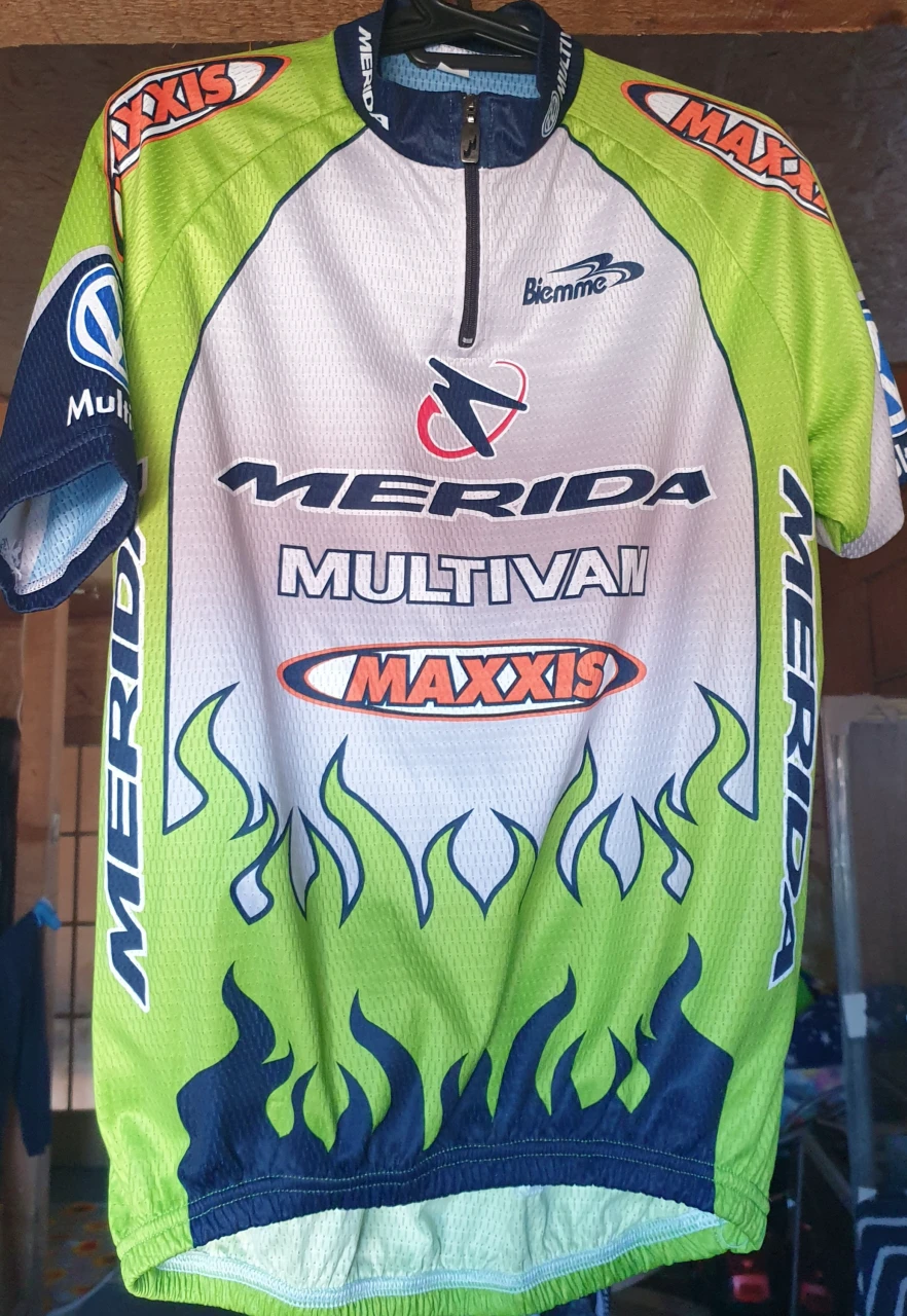 2. Tricou Merida M.