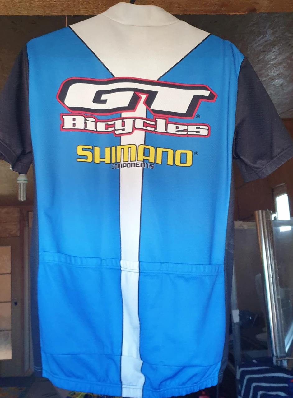1. Tricou GT masura M.