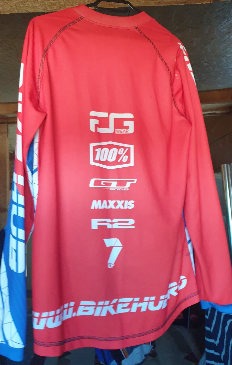 1. Tricou GT