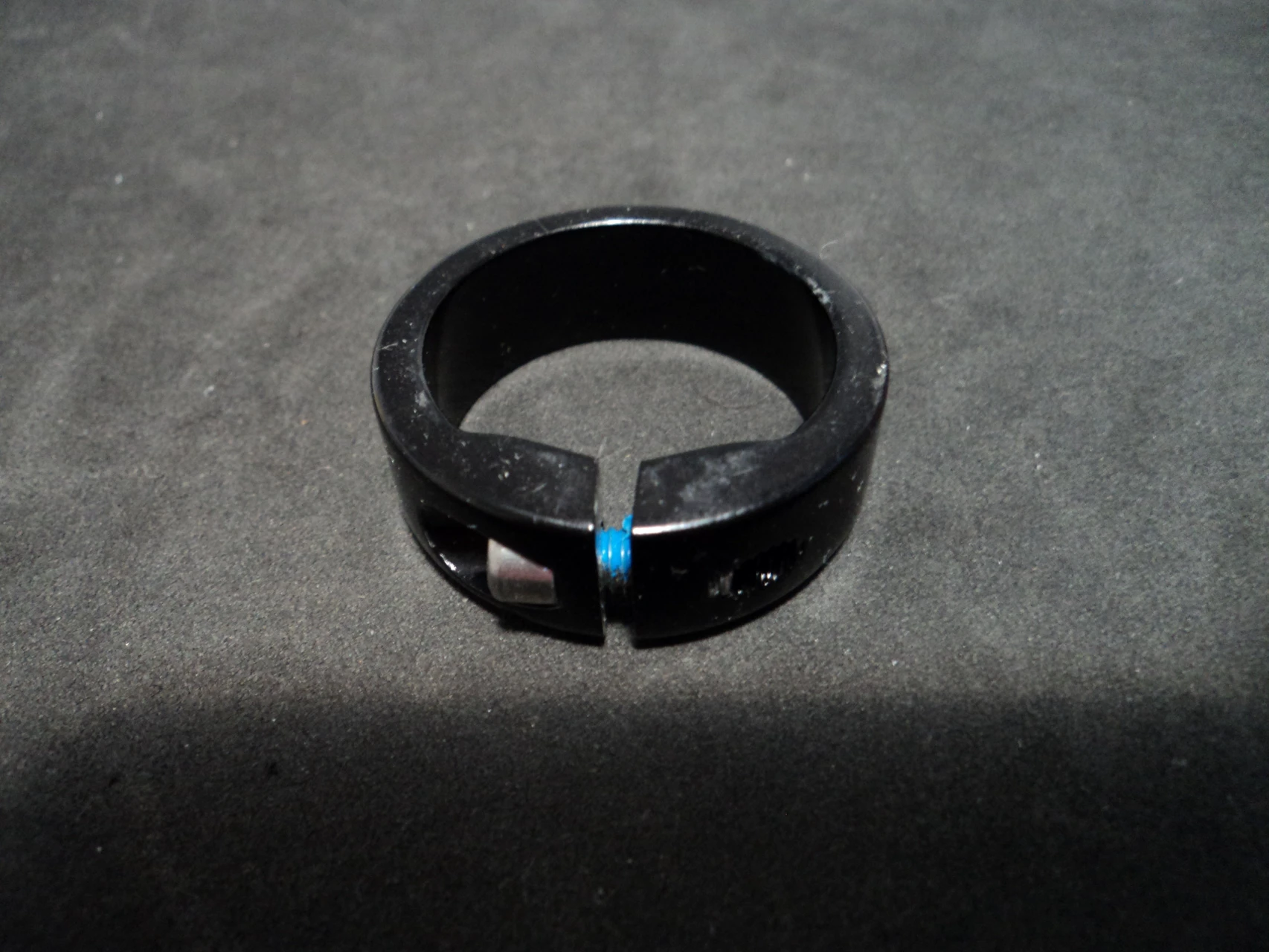 1. Inel manson negru