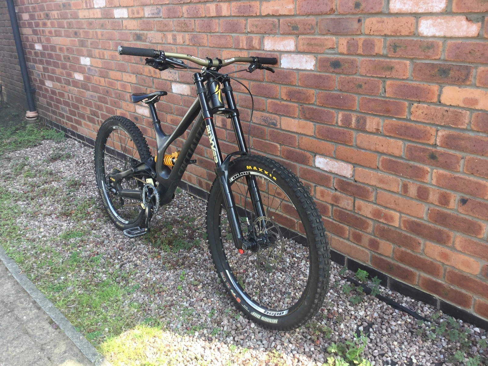 1. 2017 Specialised Demo 8 cadru carbon