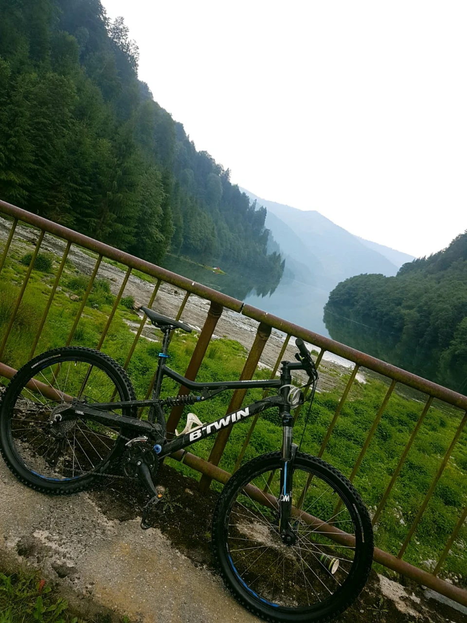 1. B'twin rockrider 500s