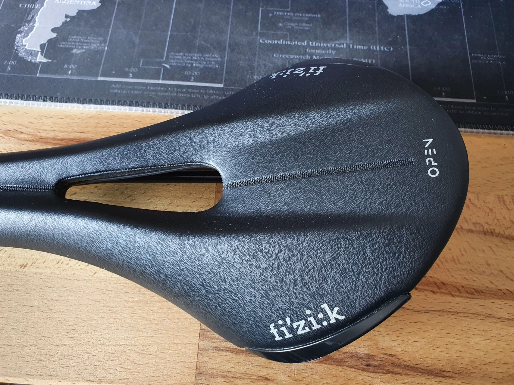 1. Fizik Aliante R5 Open Saddle