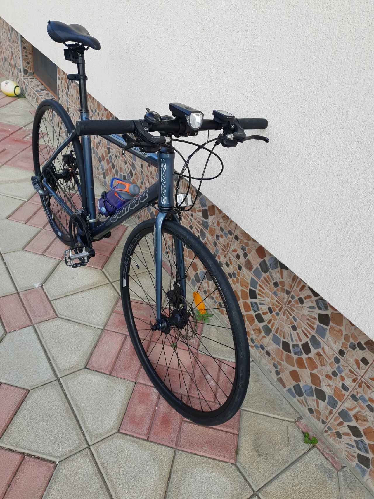 1. Vând Bicicletă Carrera Gryphon