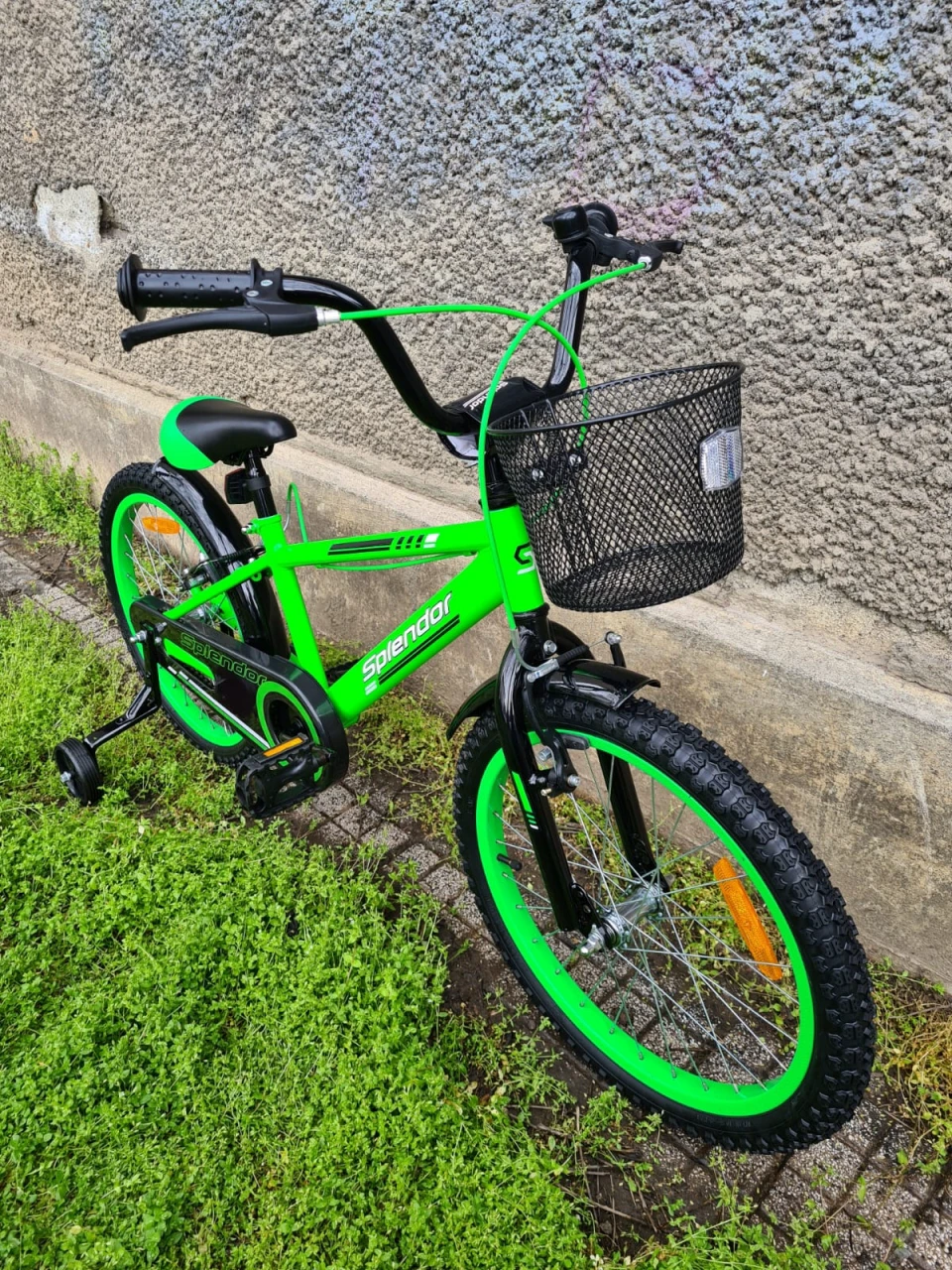 1. Bicicleta Splendor 20 inch pentru copii