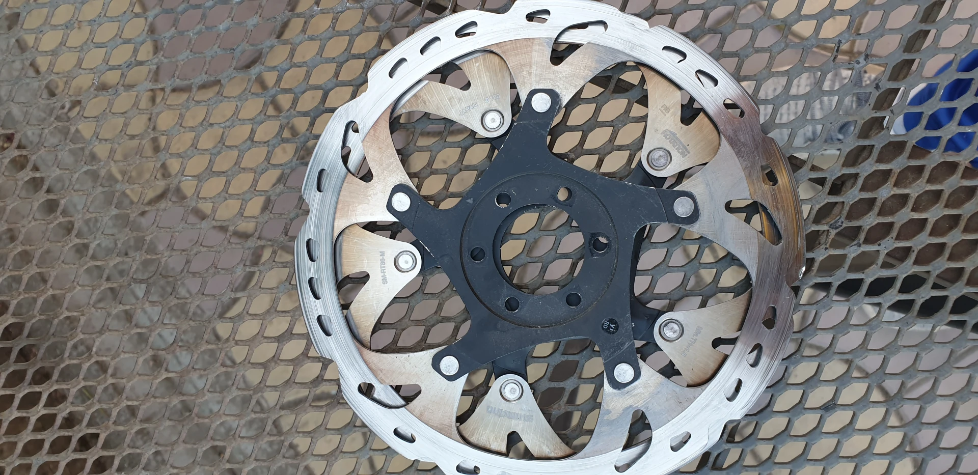 1. Discuri Shimano SM-RT86 de 180 Ice Technologies