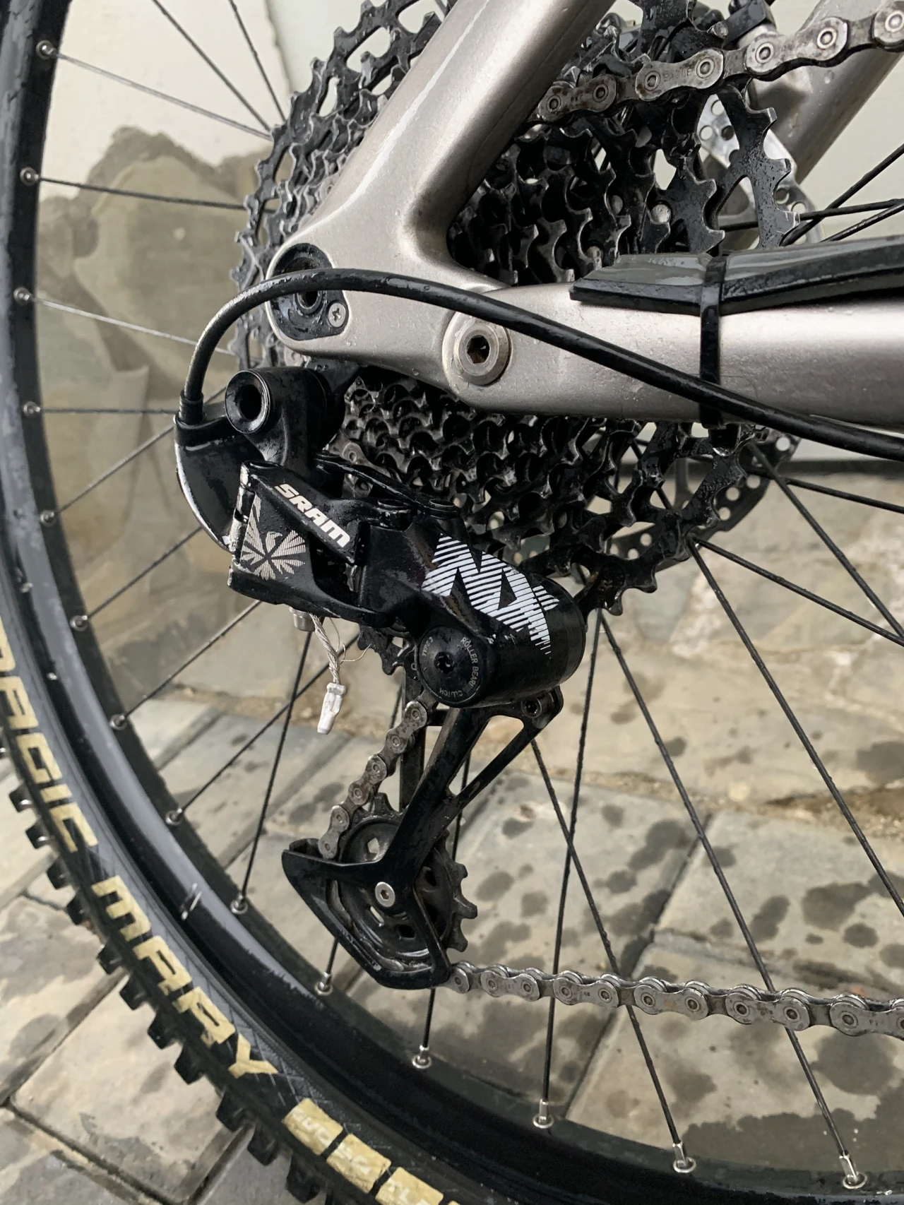 1. Cube Action Team Full Carbon
