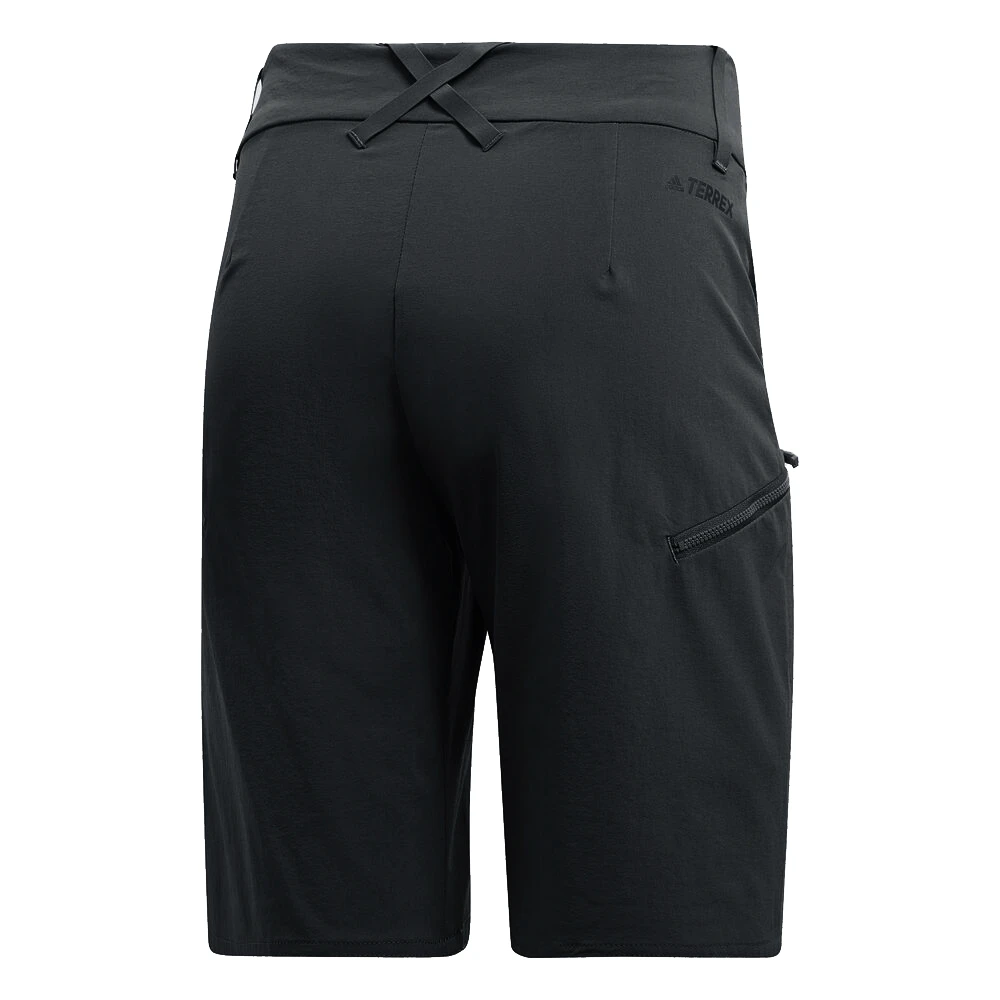 6. NOU! Pantaloni scurti Adidas TrailX