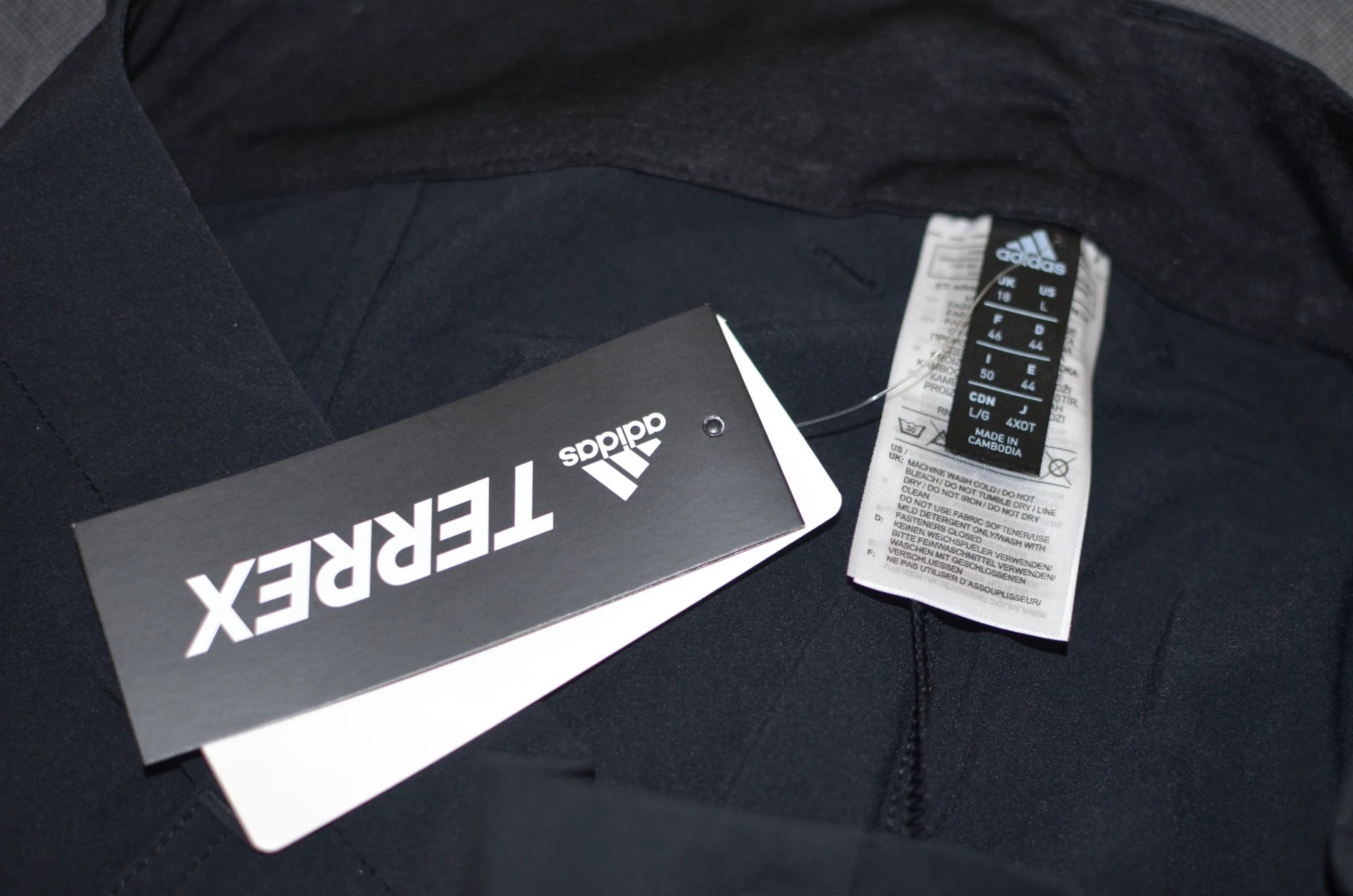 7. NOU! Pantaloni scurti Adidas TrailX