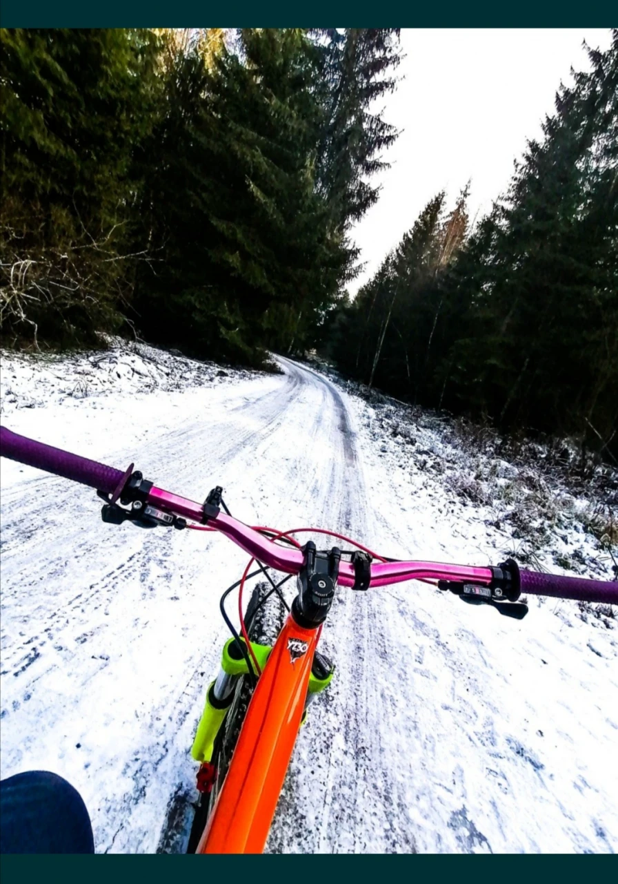 1. Vând bicicleta Scott Voltage YZ30 - 26R
