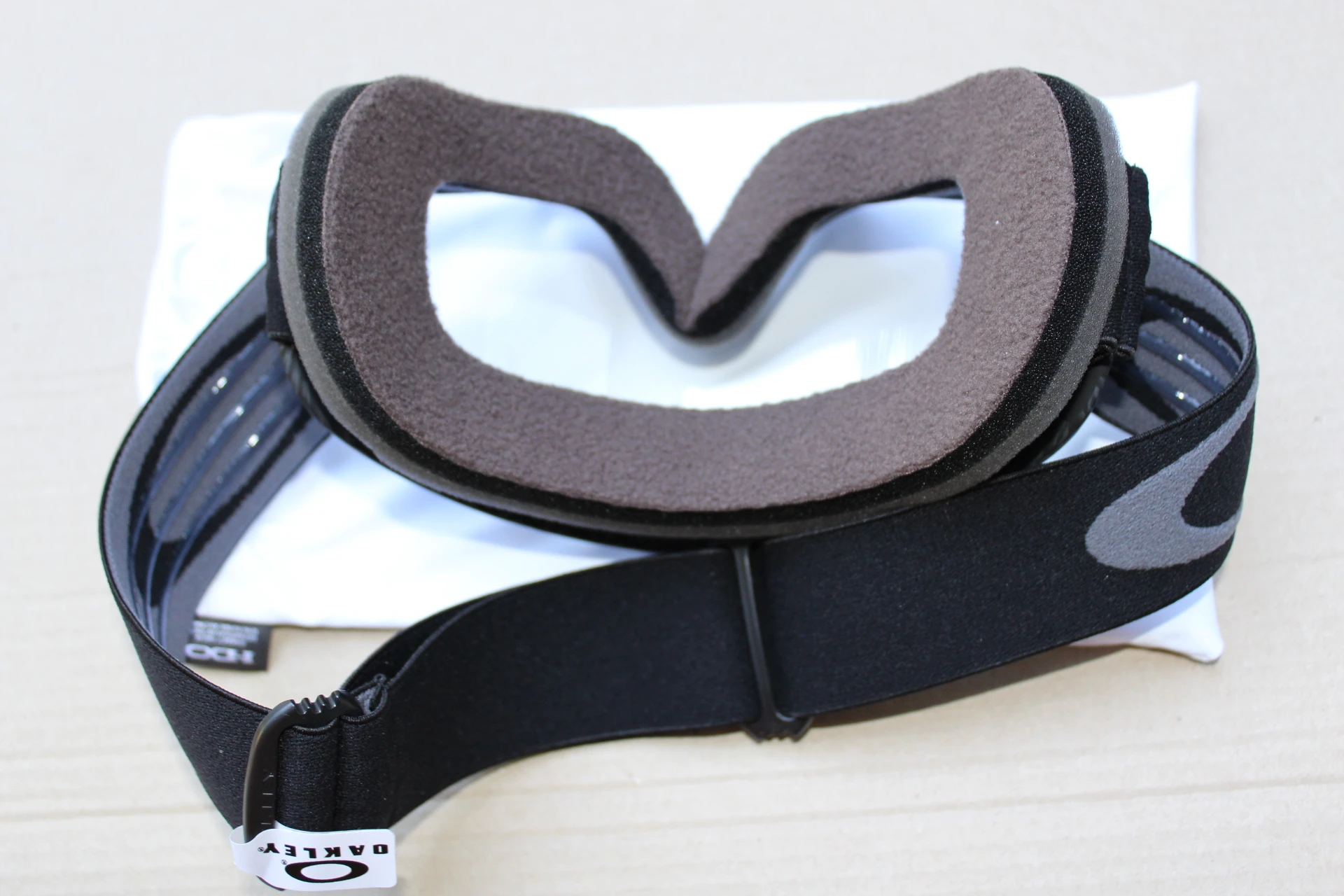 4. Oakley O-FRAME MX Carbon Black - Goggle