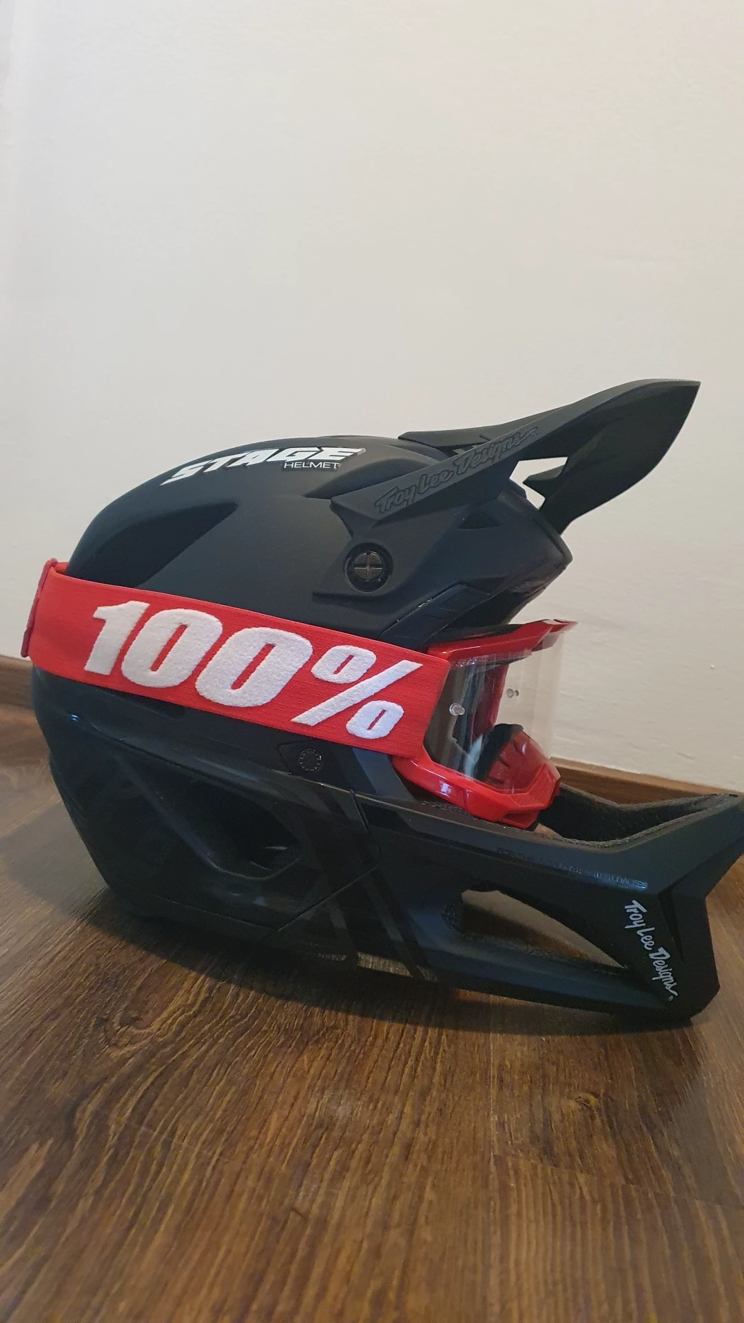 1. Casca Troy lee , ochelari 100%