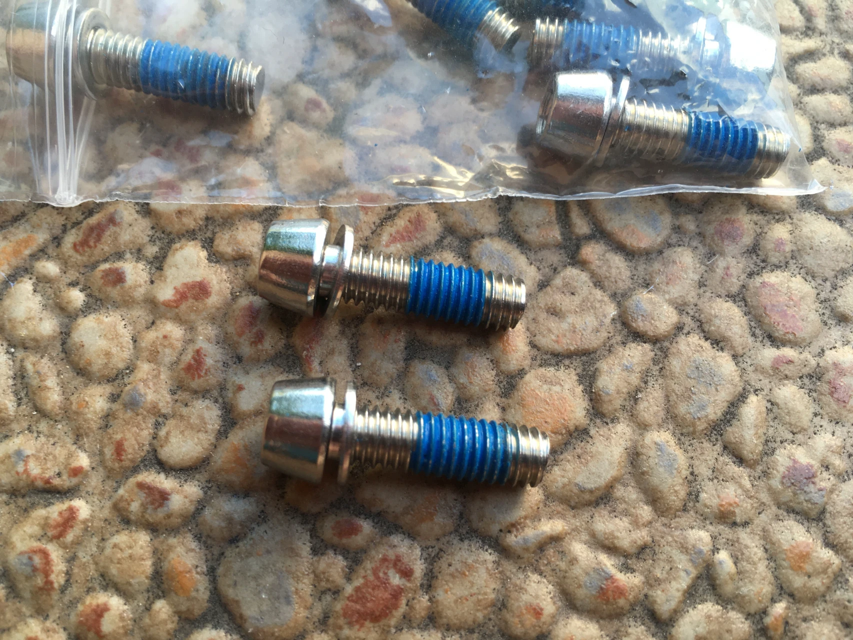 2. Set 8 suruburi pentru pipa direct mount