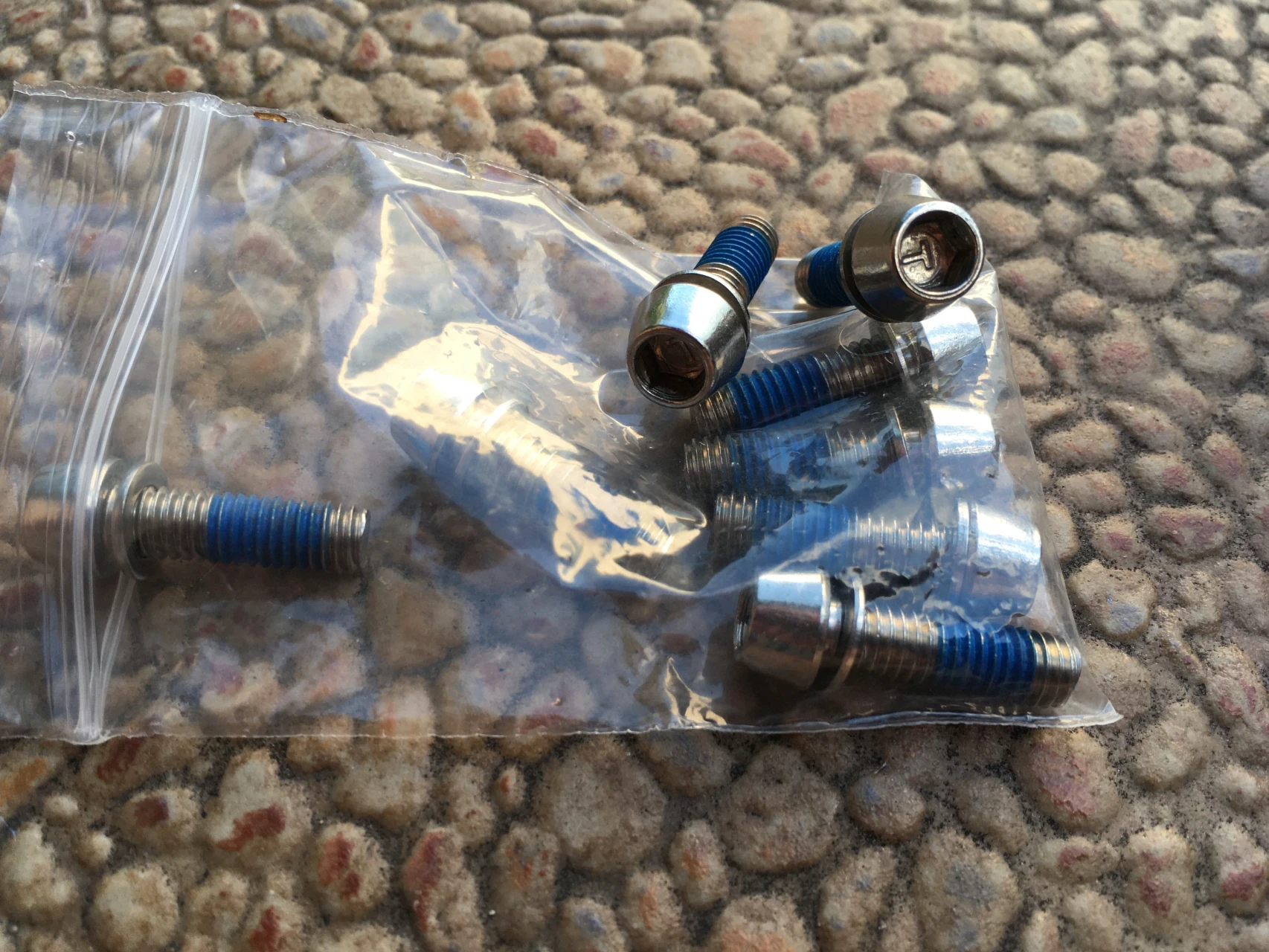 1. Set 8 suruburi pentru pipa direct mount