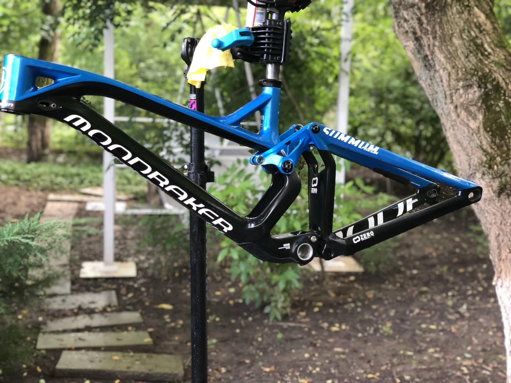 1. Vand Mondraker Summum proteam carbon