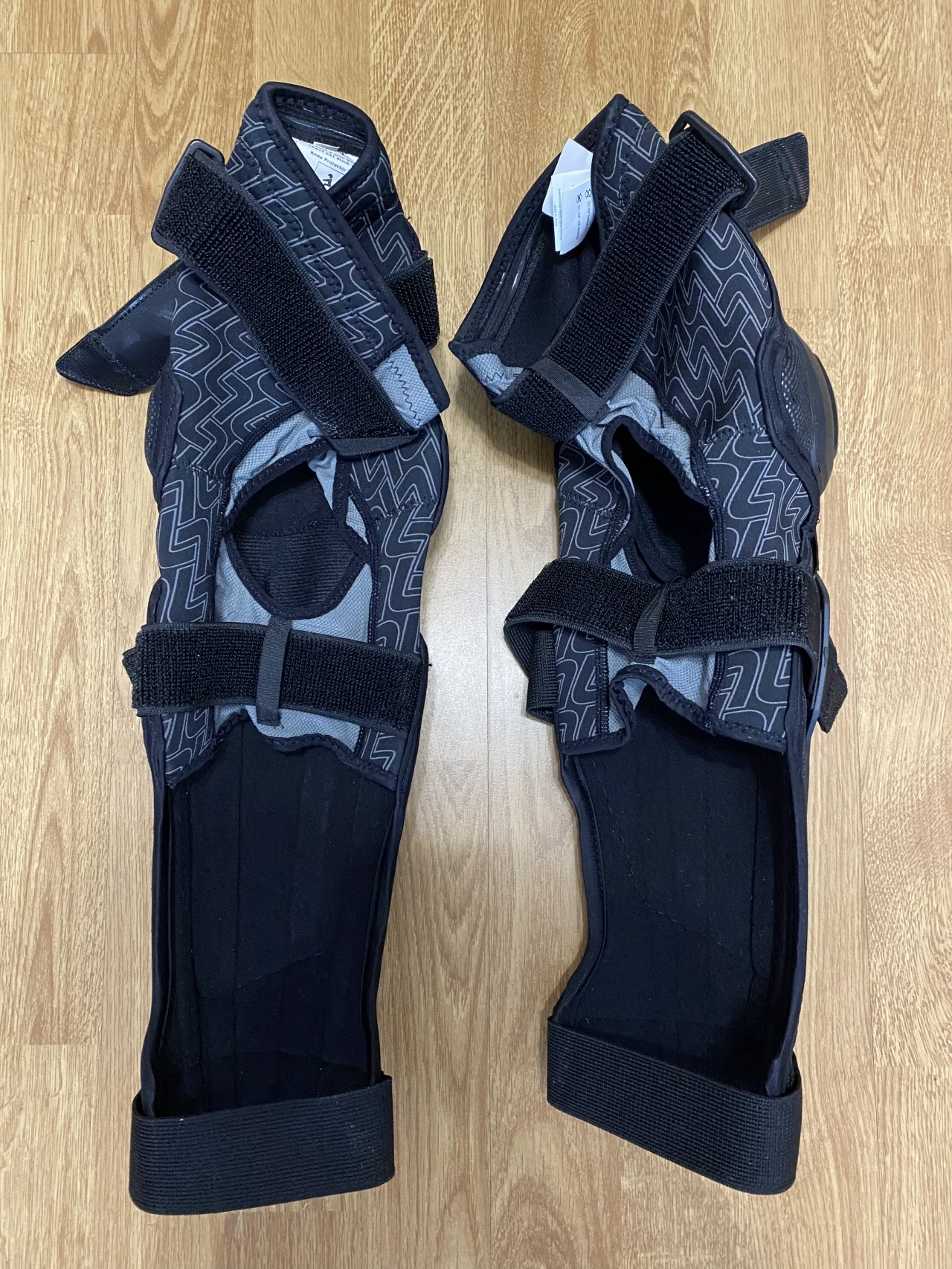 1. Protectii Tibie+Genunchi LEATT Downhill/Enduro L/XL