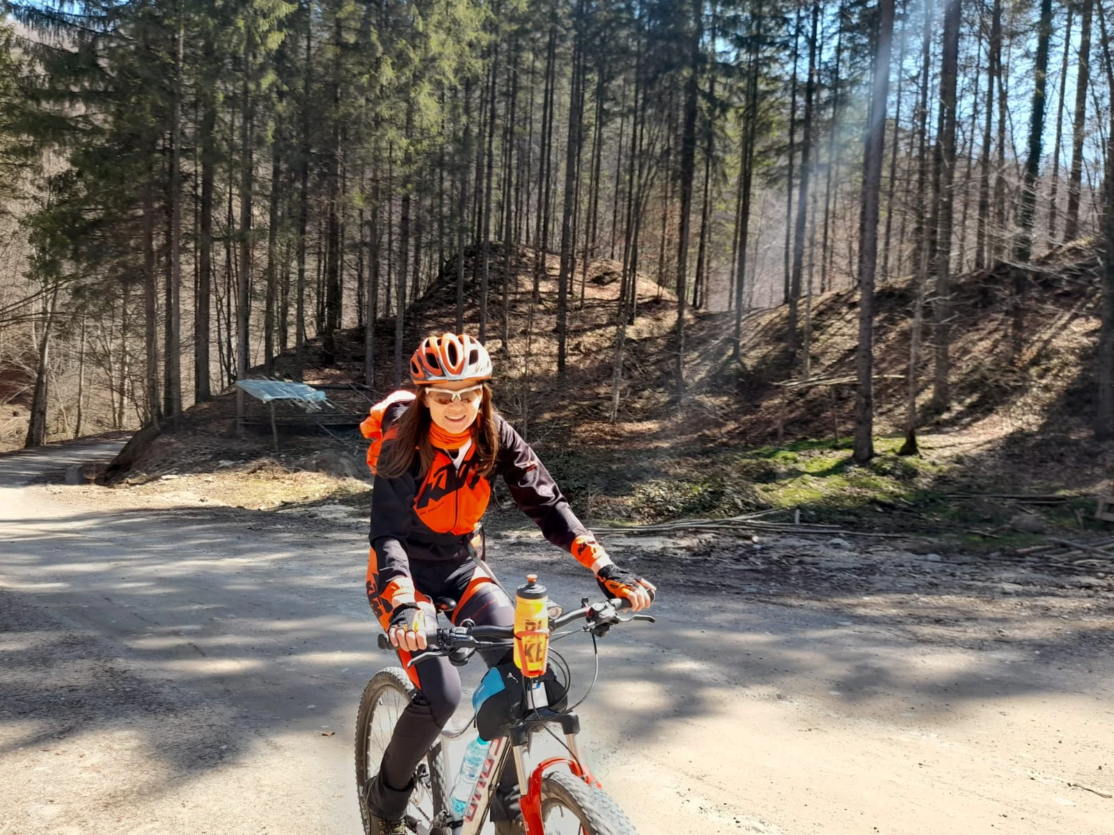 1. Cumpar bicicleta MTB marimea S (16), roti 27.5, echipare buna