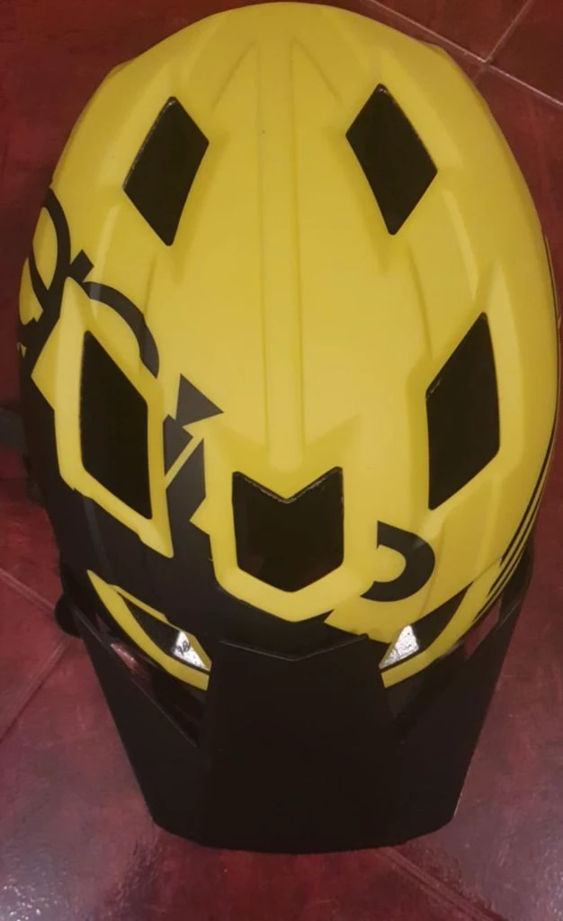 1. Casca 7IDP M5 Yellow Matte Black