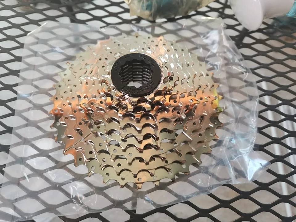 1. Pinion 9V Microshift