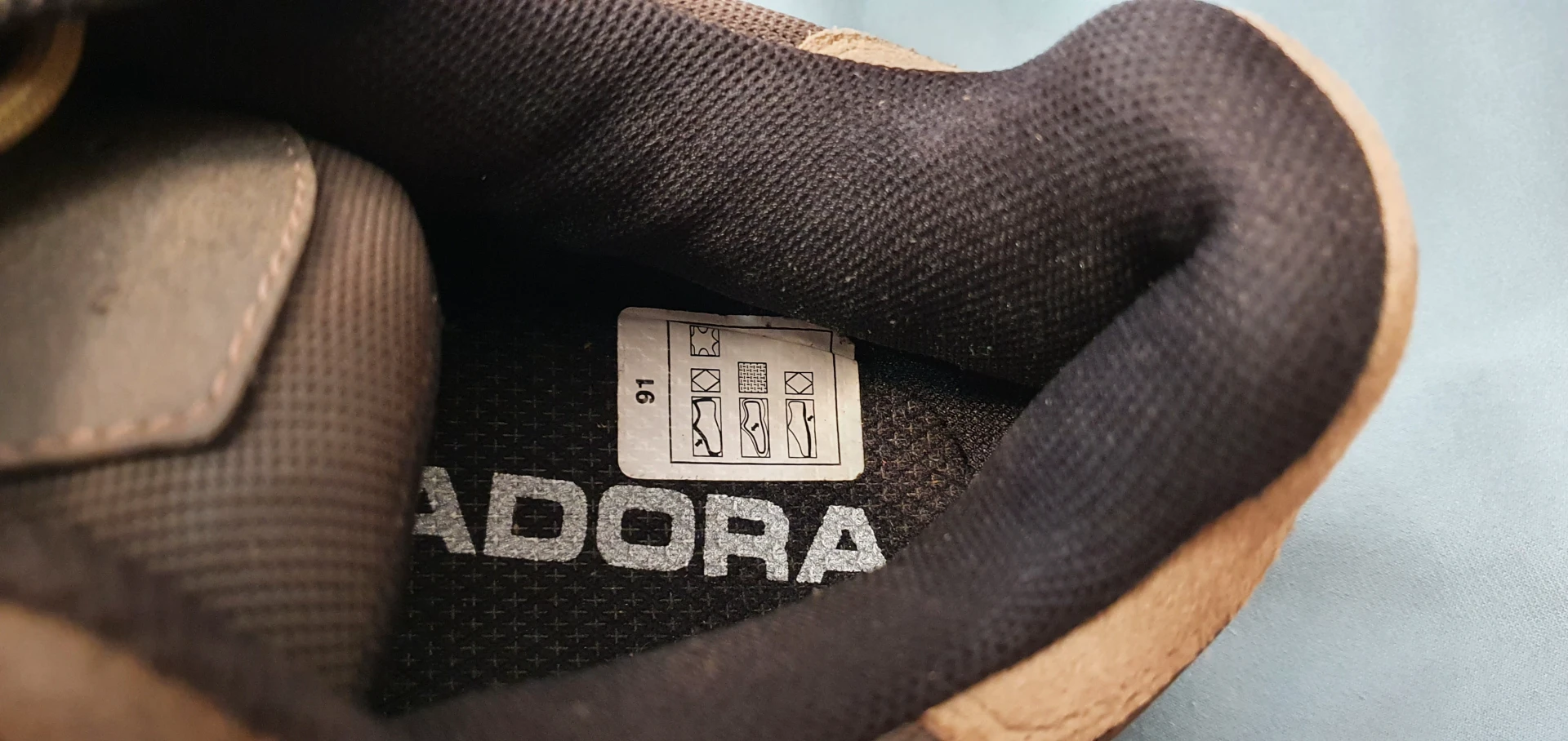 1. Pantofi MTB Diadora