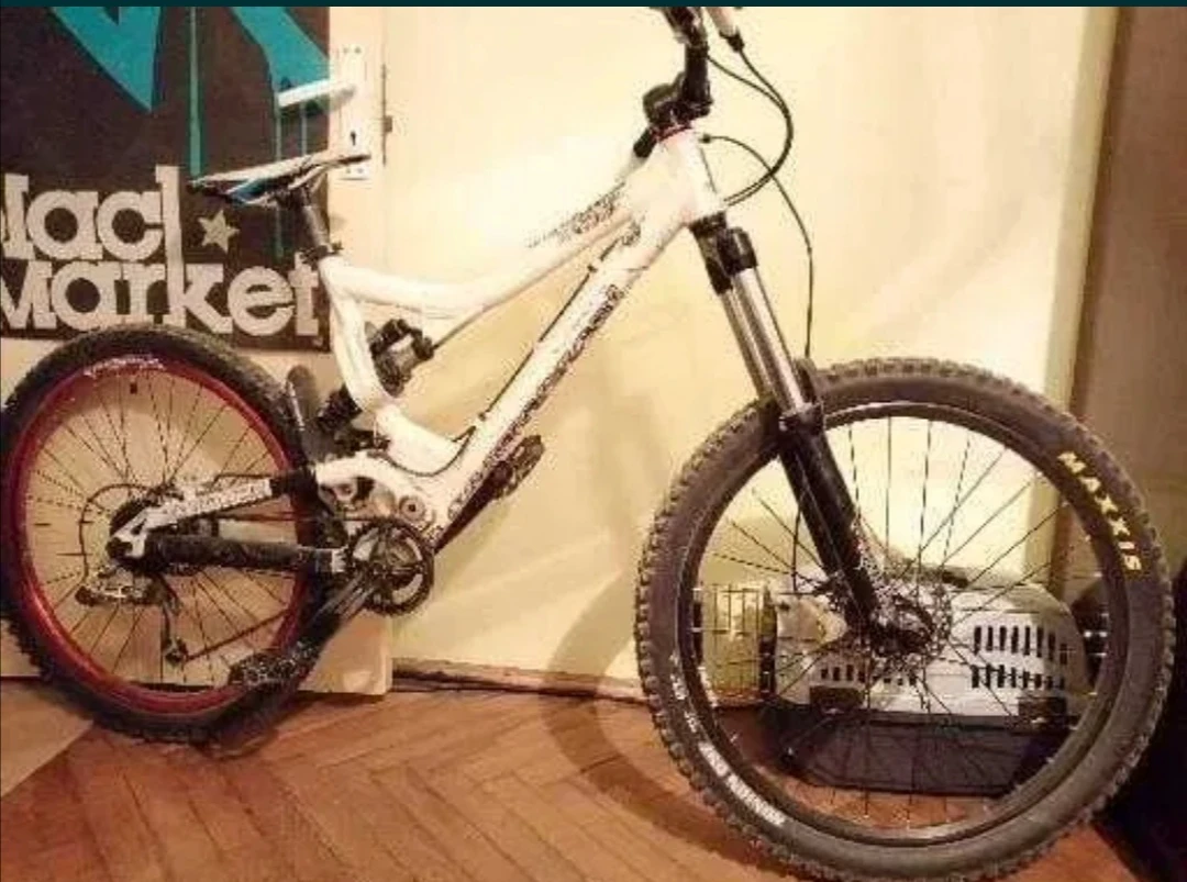 1. Bicicleta dh/fr Commencal