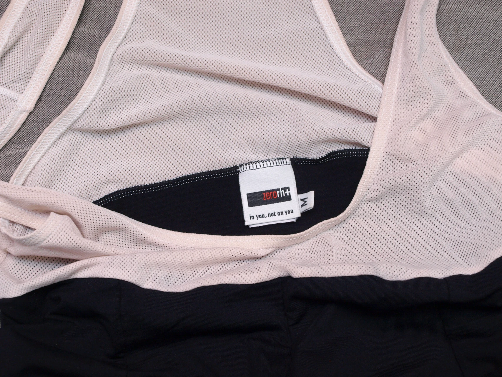 1. Pantaloni scurti Zero rh+ M