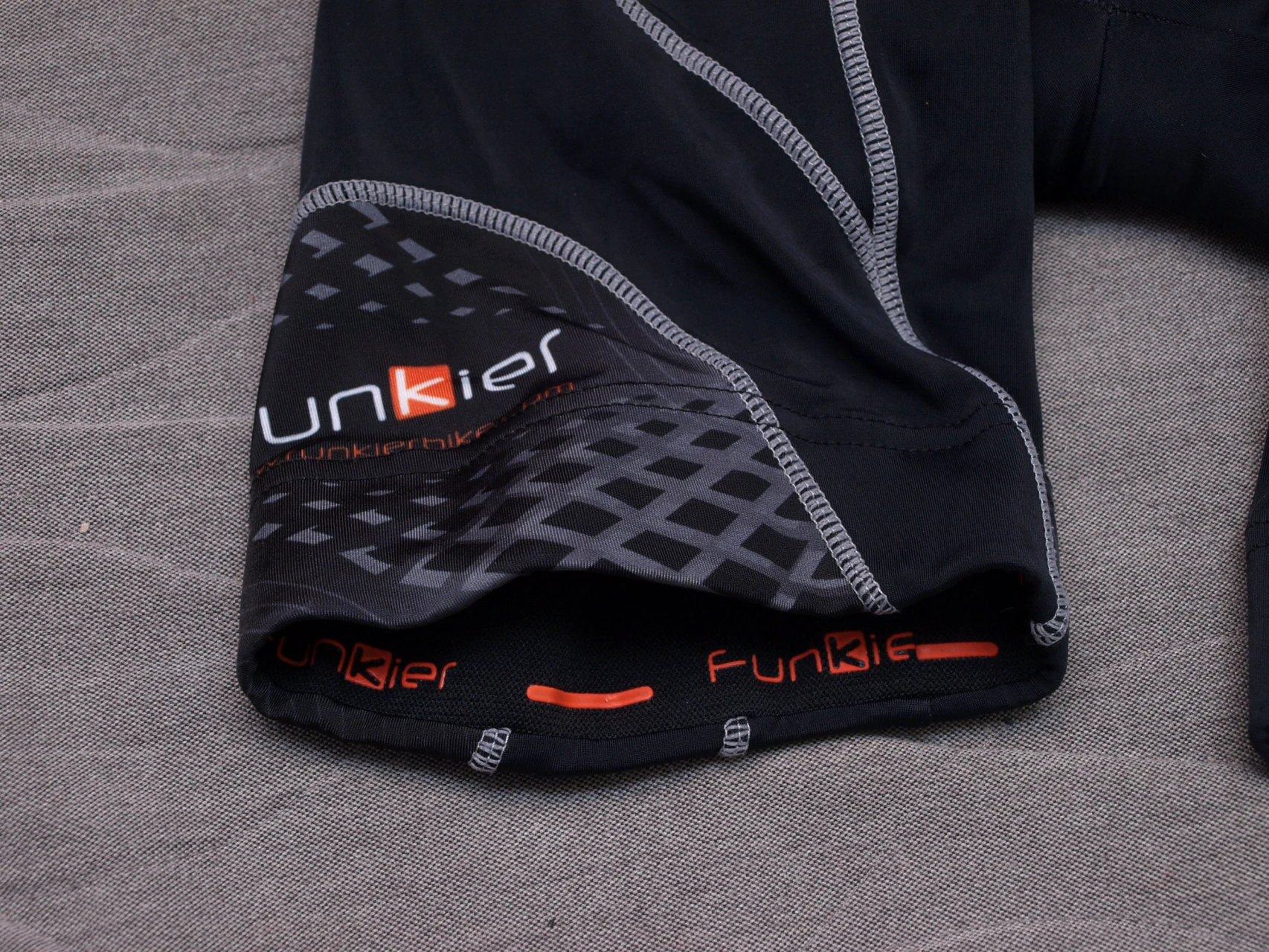 1. Pantaloni scurti Funkier aero M