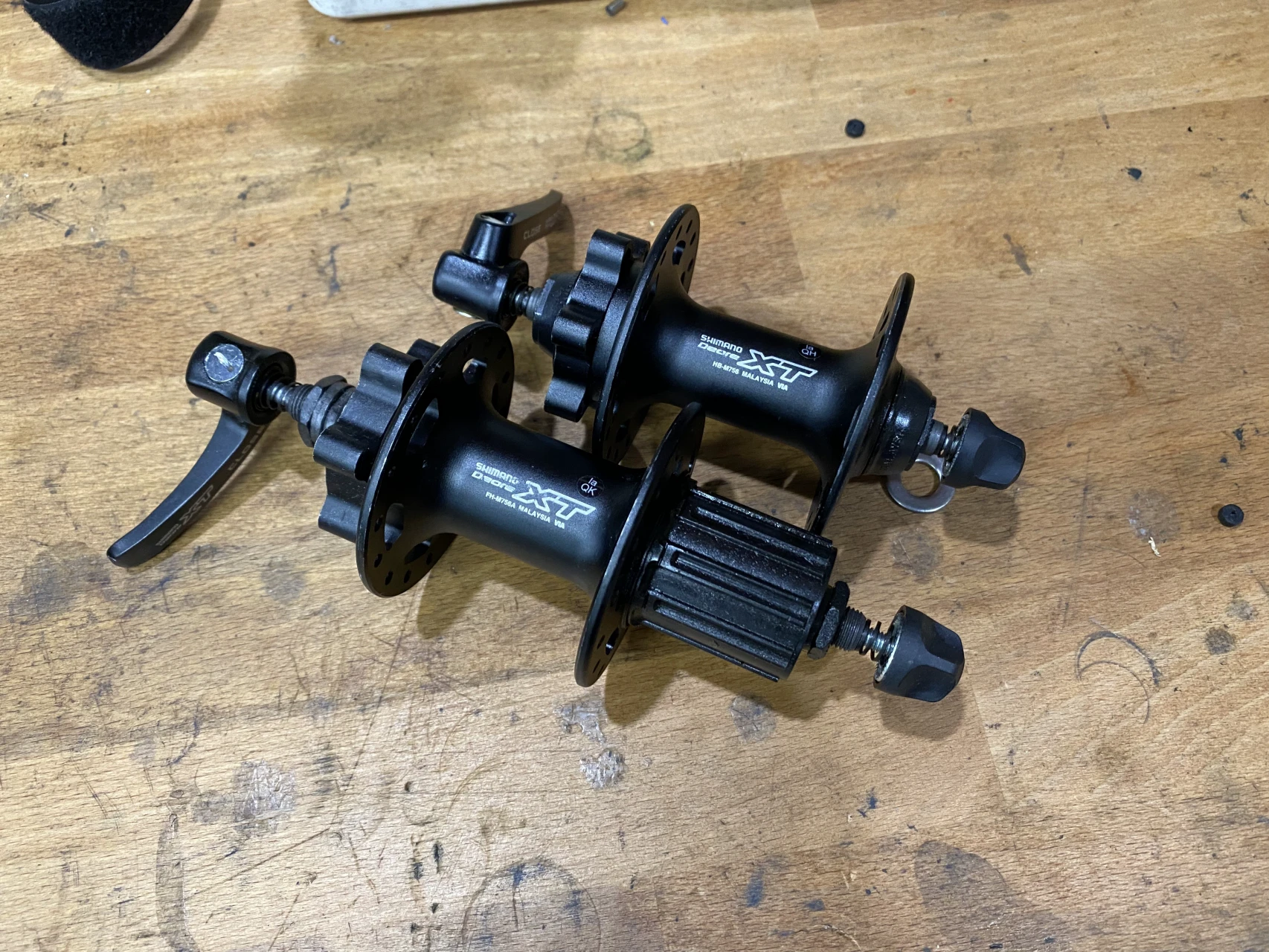 1. Set butuci shimano xt m756 32 gauri noi fara cutie