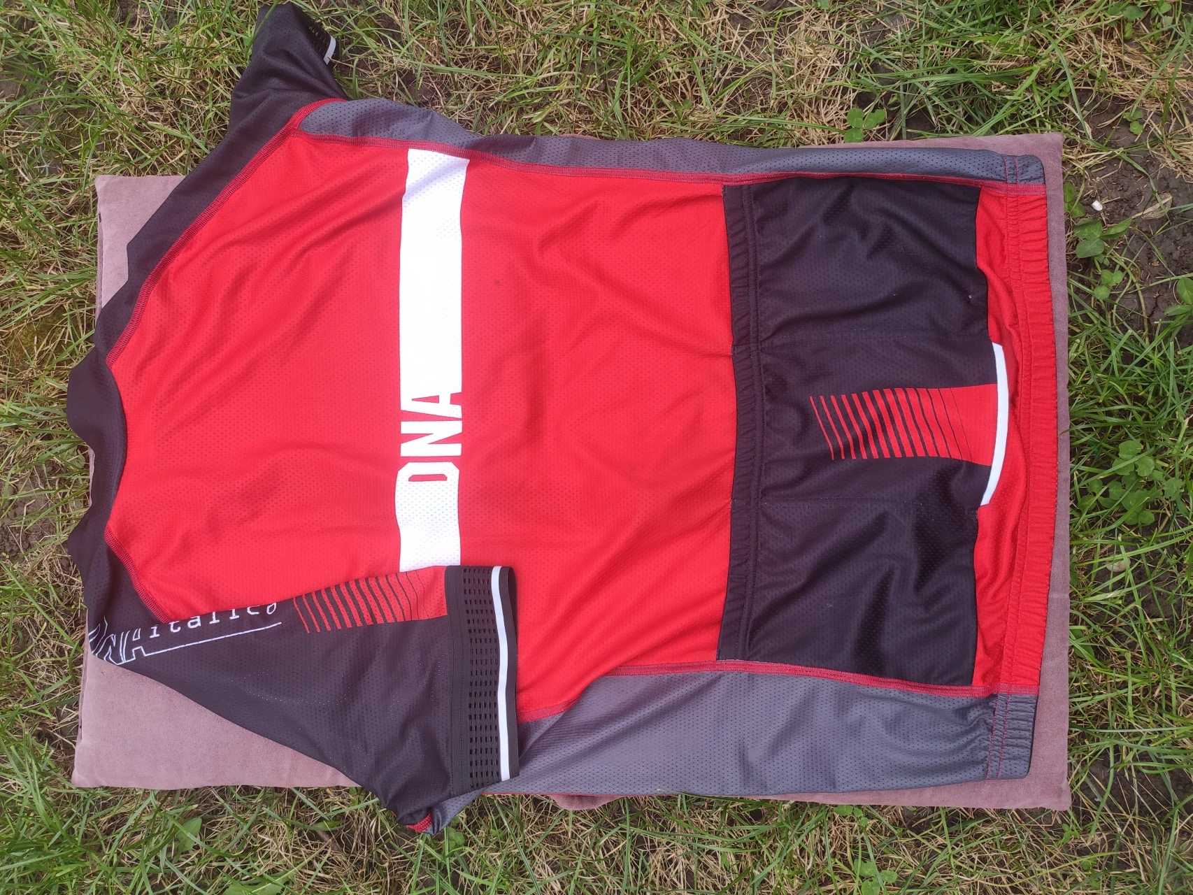 1. Tricou ciclism M roșu negru DNA