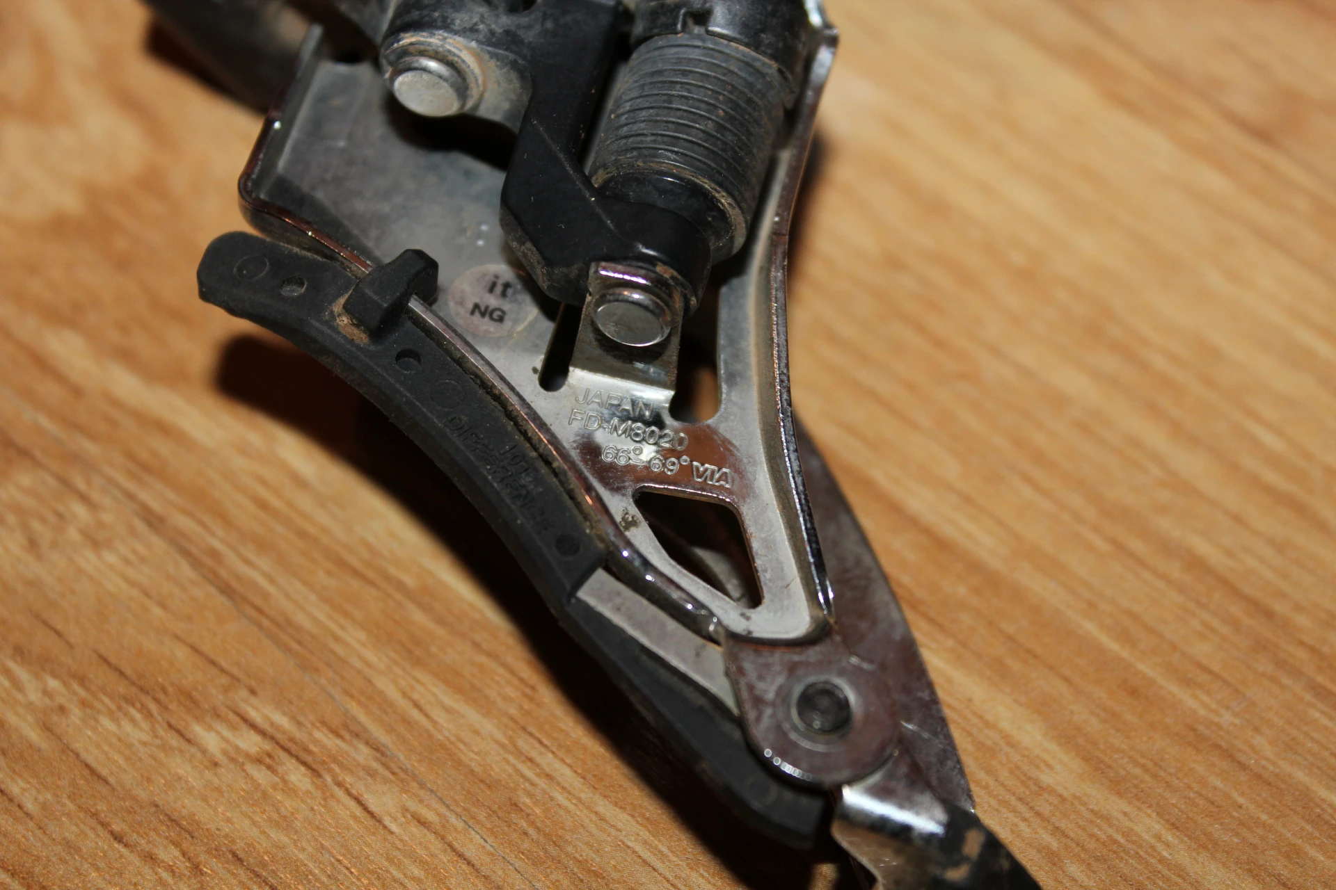1. Schimbator Shimano Deore XT FD-M8020-D Side-Swing Front Derailleur 2x11