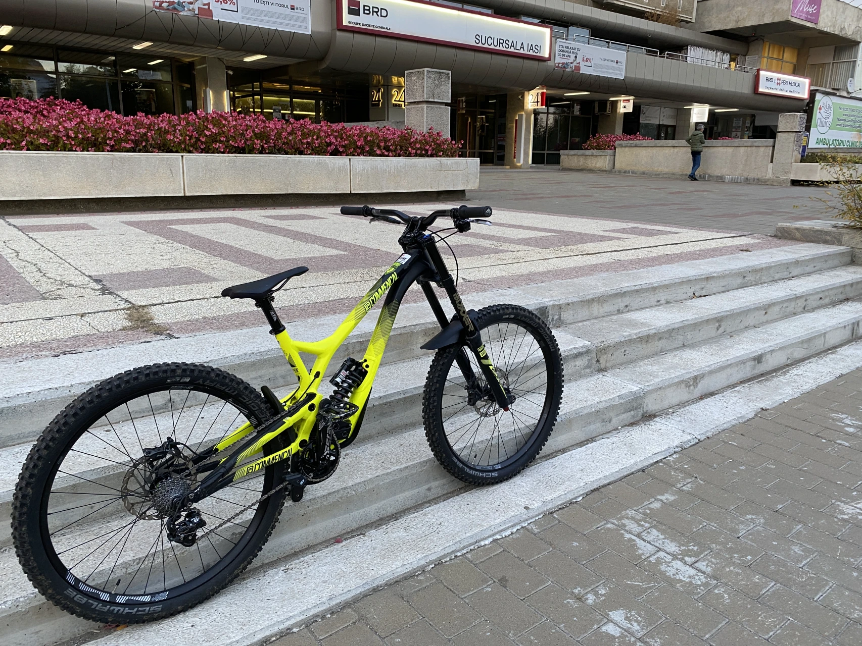 1. Vand Bicicleta de Downhill Commencal Supreme V4 -- XL