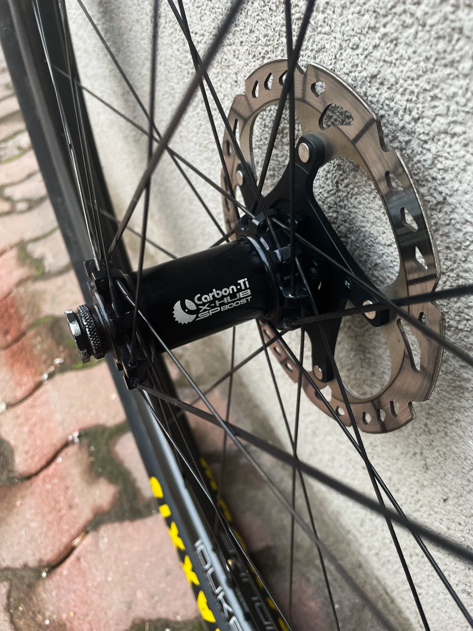 1. Roti Carbon 29 Duke CarbonTi SKF Sapim