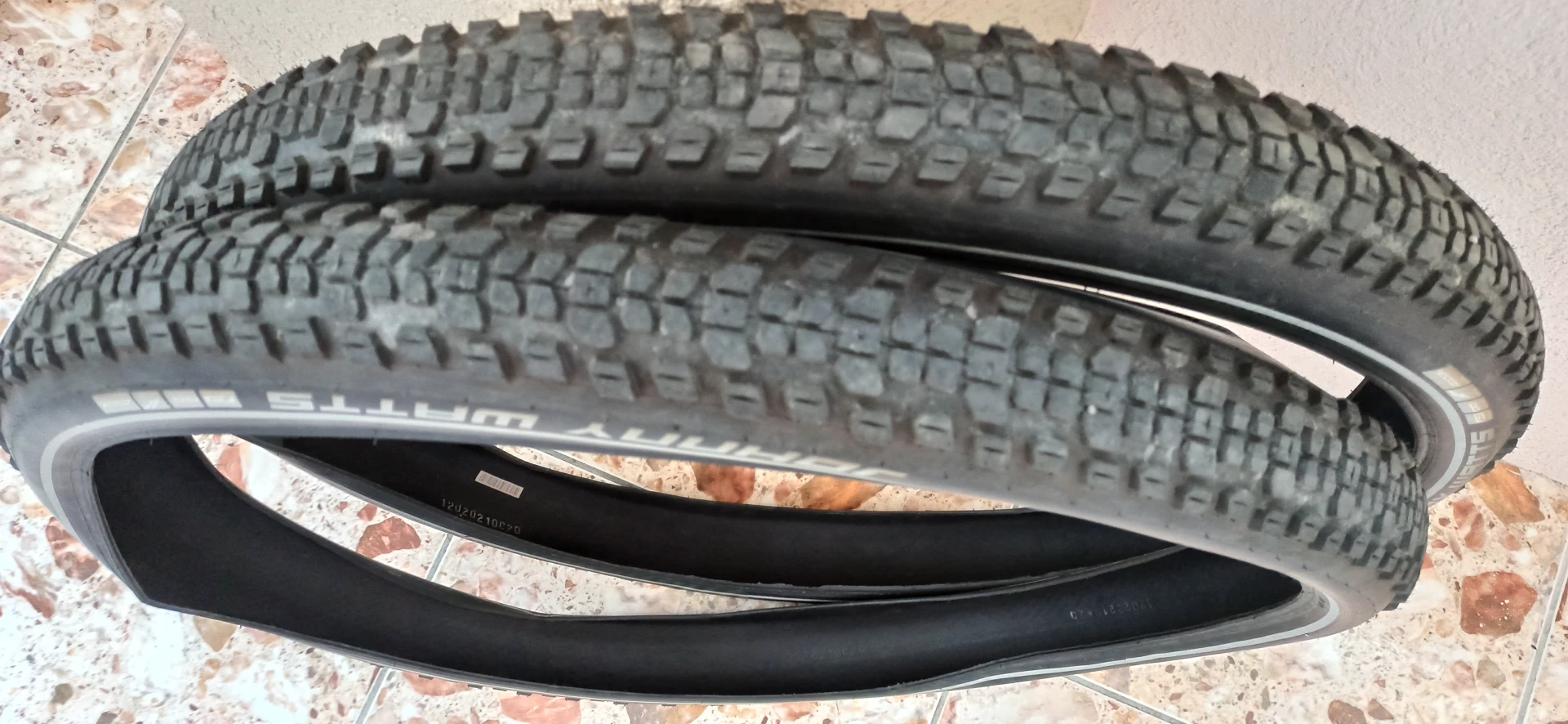 1. Vând Schwalbe Johnny Watts