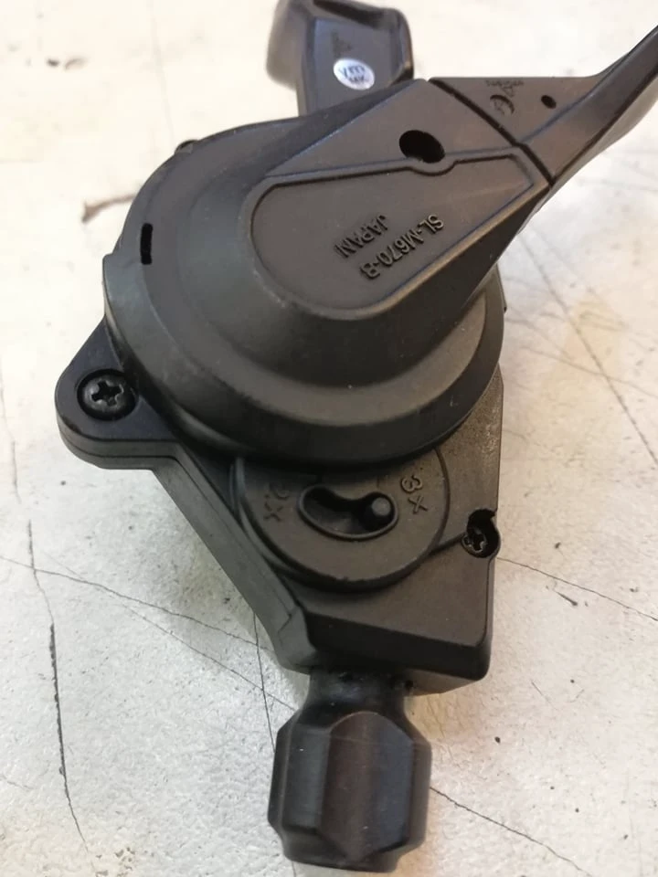 1. SHIMANO SL-M670-B LEFT