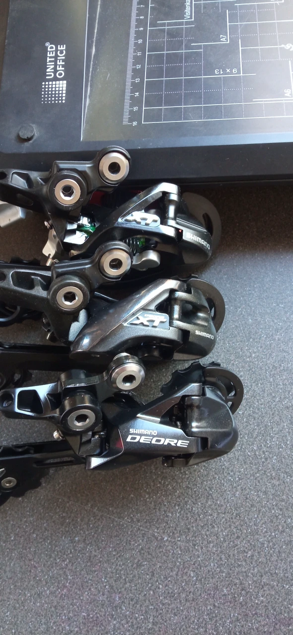 1. Deraior shimano xt Rd T8000cu patina lunga