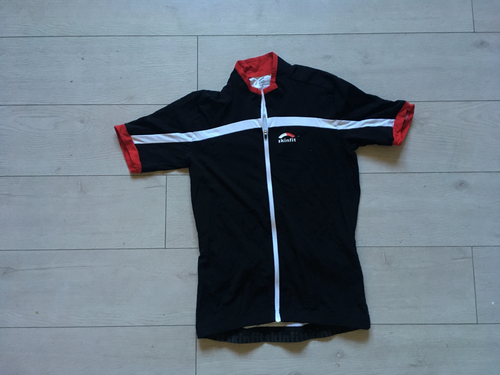 1. Tricou skinfit XS