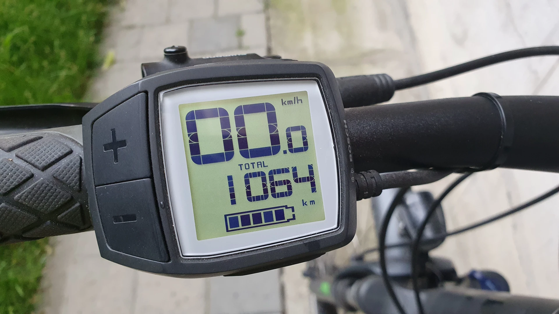 1. Bicicleta electrica Cube cu motor Bosch Performance Line CX