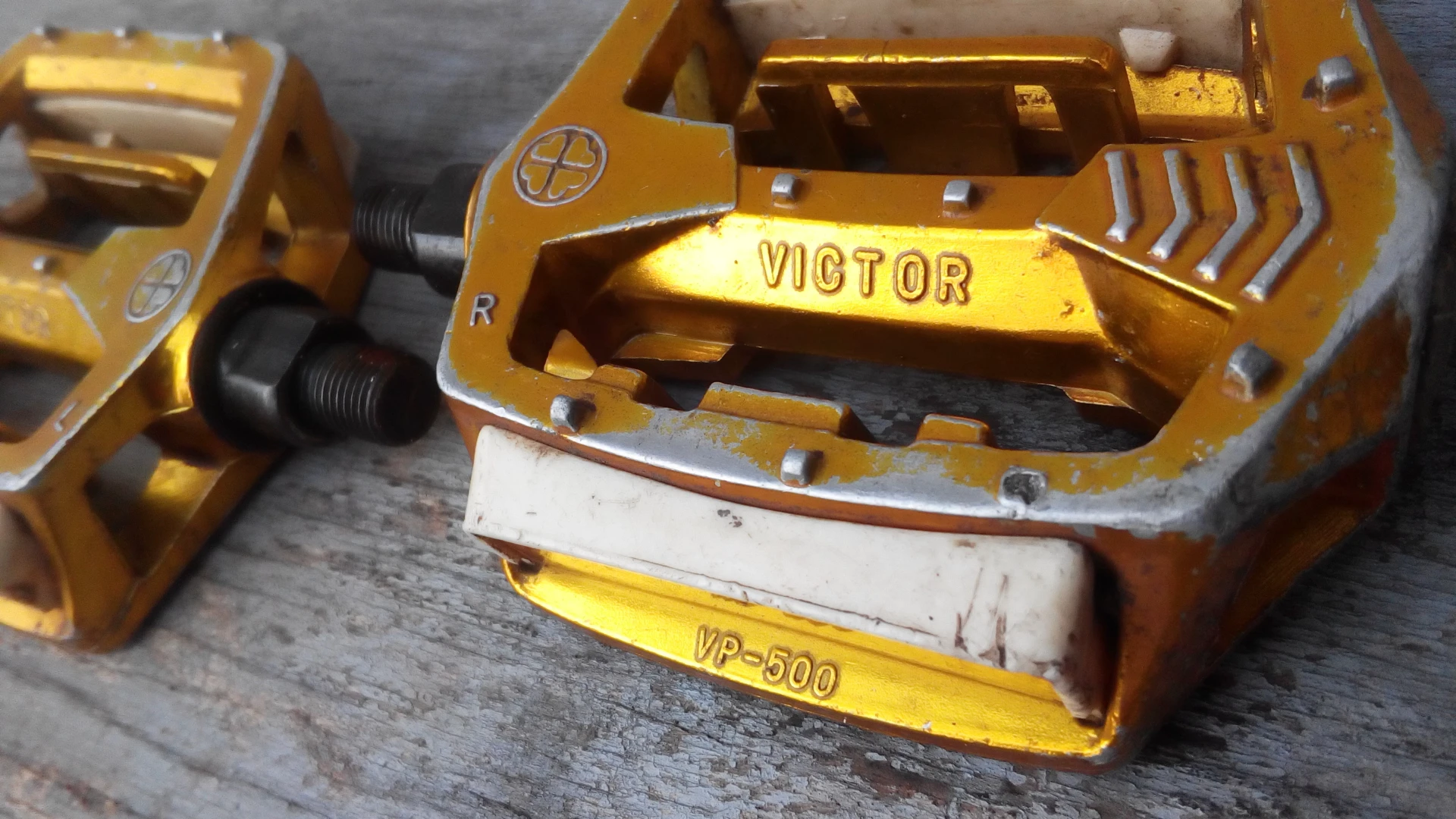 8. Pedale VP Victor gold bmx