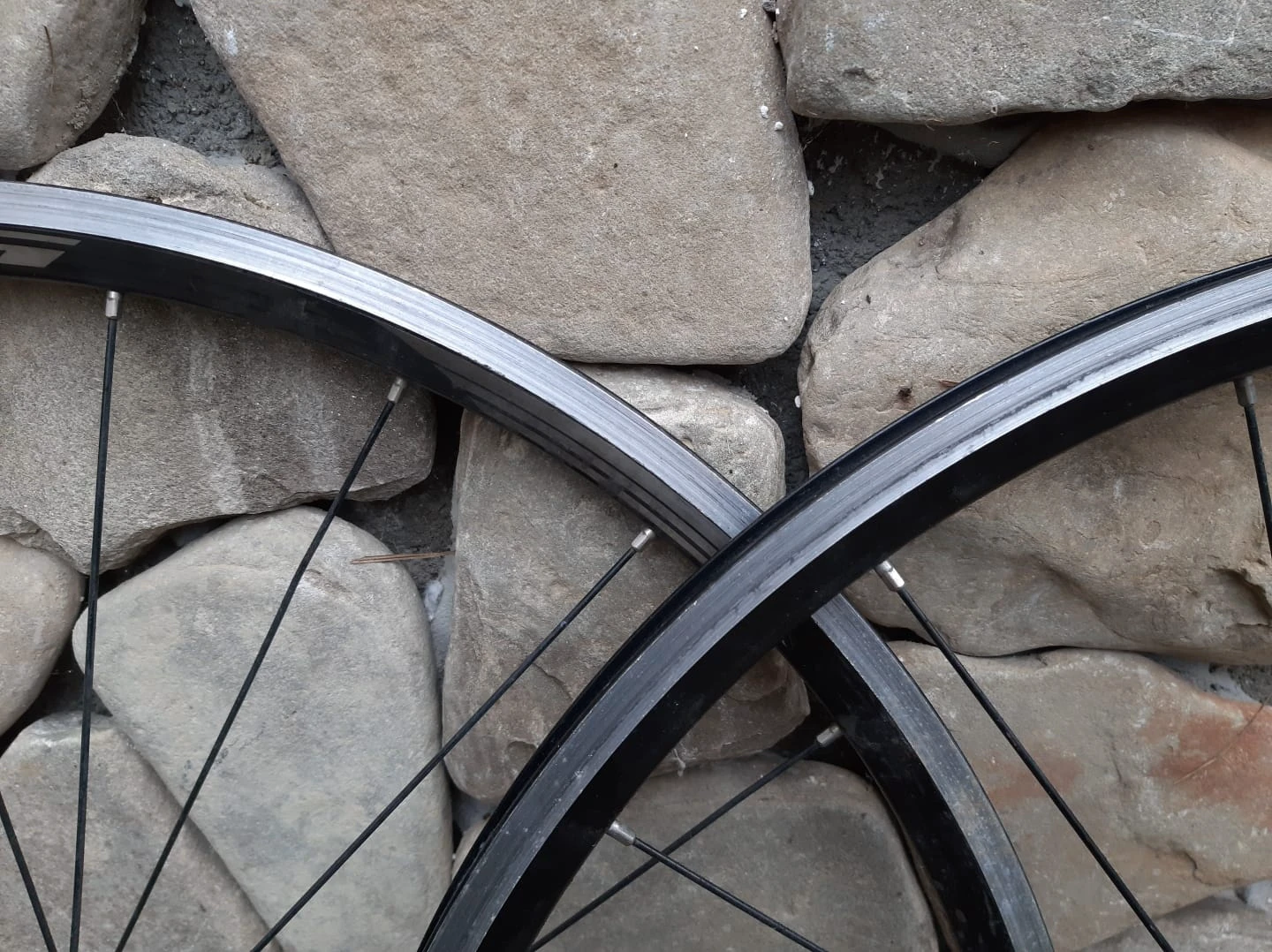 1. Roți cursiera Shimano RS