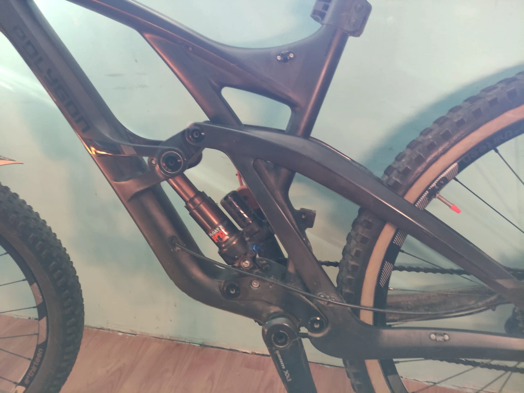 1. Bicicleta COLLOSUS N9 XX1 Polygon