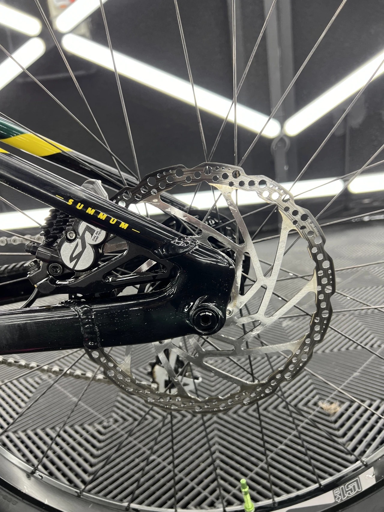 1. Mondraker Summum r MX 2022