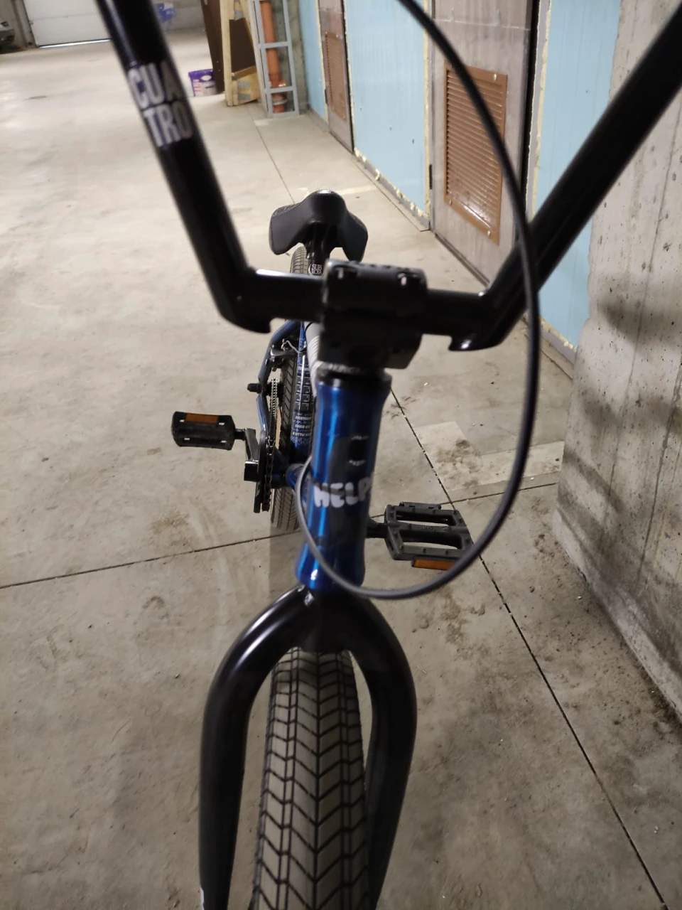 1. Vând BMX