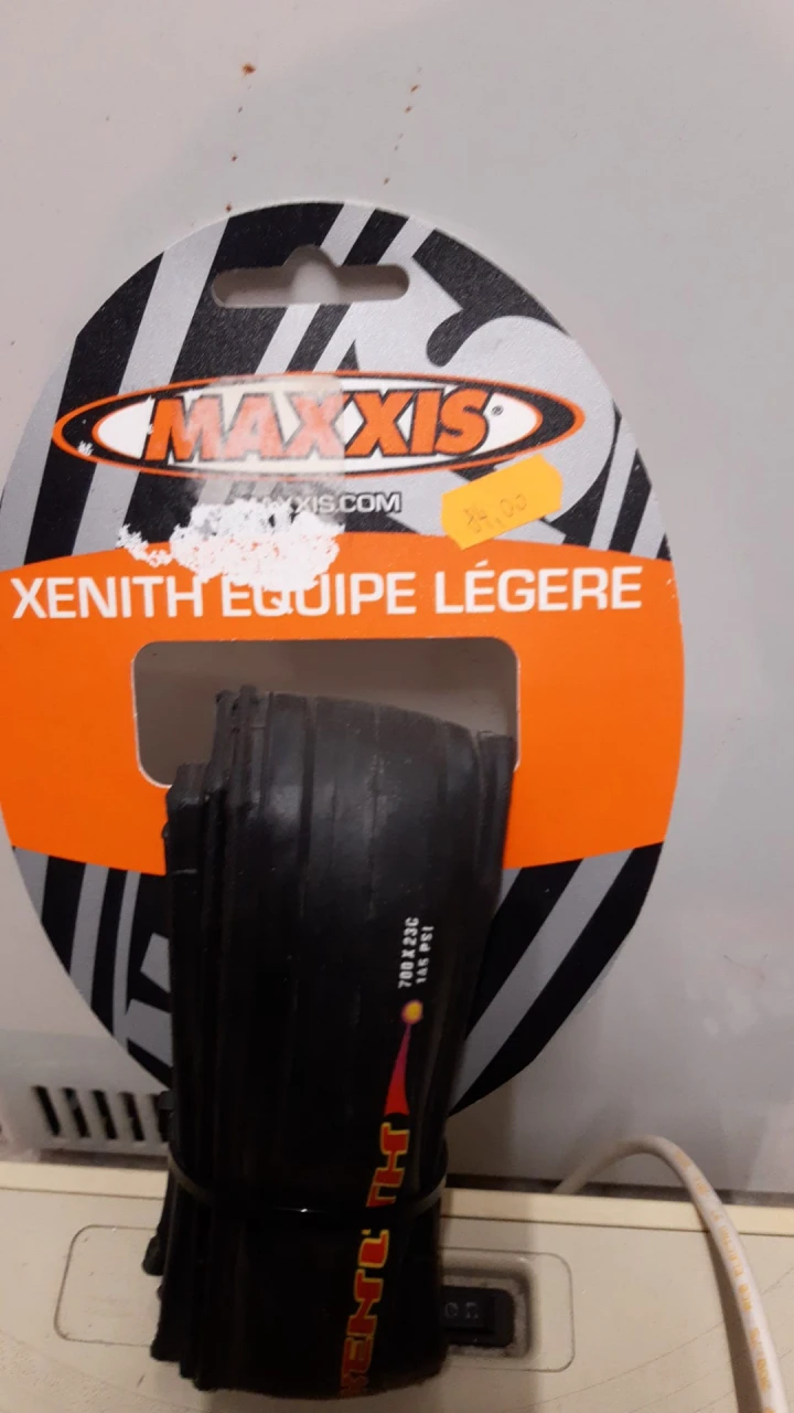 2. Anvelopa Maxxis Xenith Equipe Legere Foldabil 700x23C
