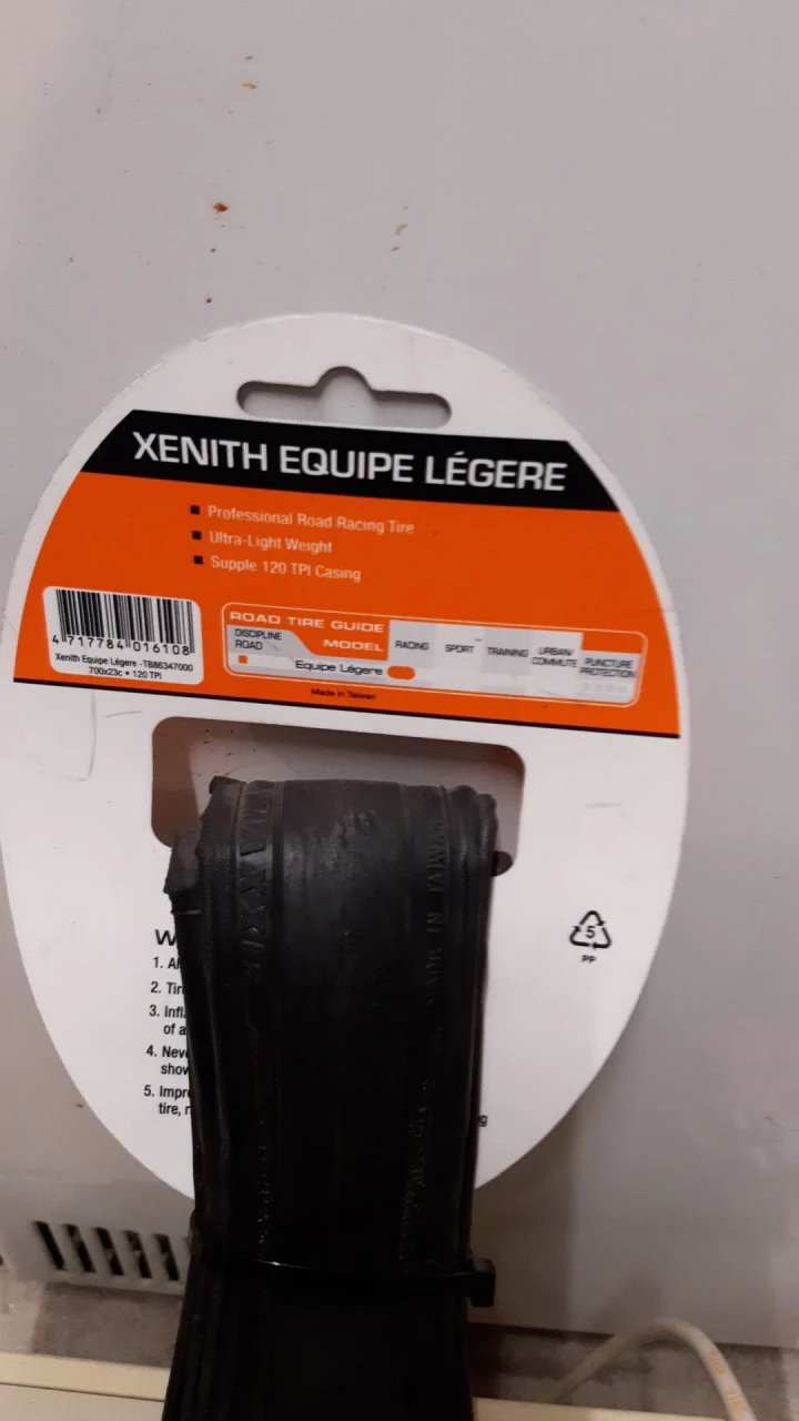 1. Anvelopa Maxxis Xenith Equipe Legere Foldabil 700x23C