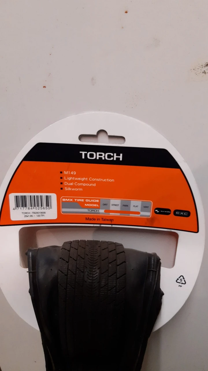 1. Maxxis Torch Foldabil SILKWORM EXC 20x1.95