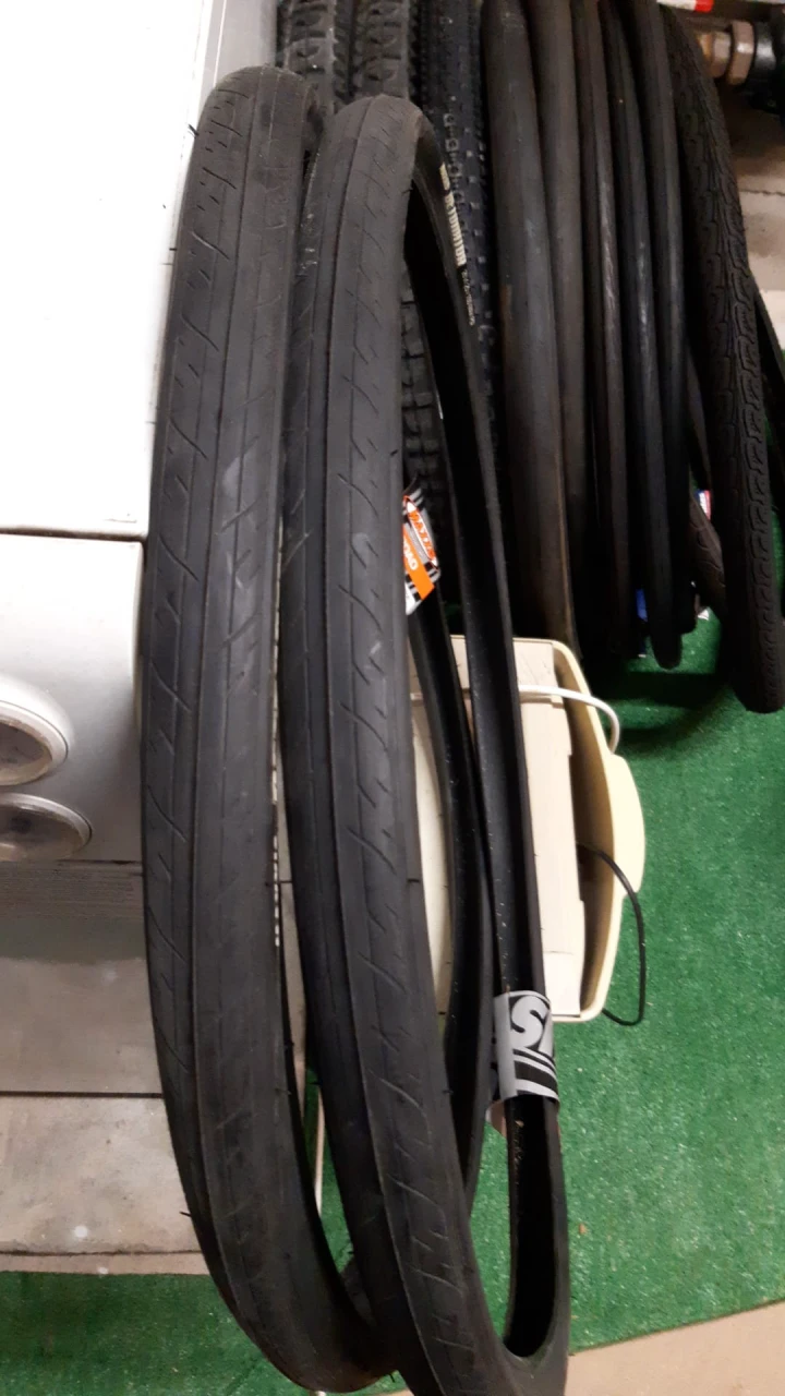 2. Maxxis Detonator Sarma 26x1.25