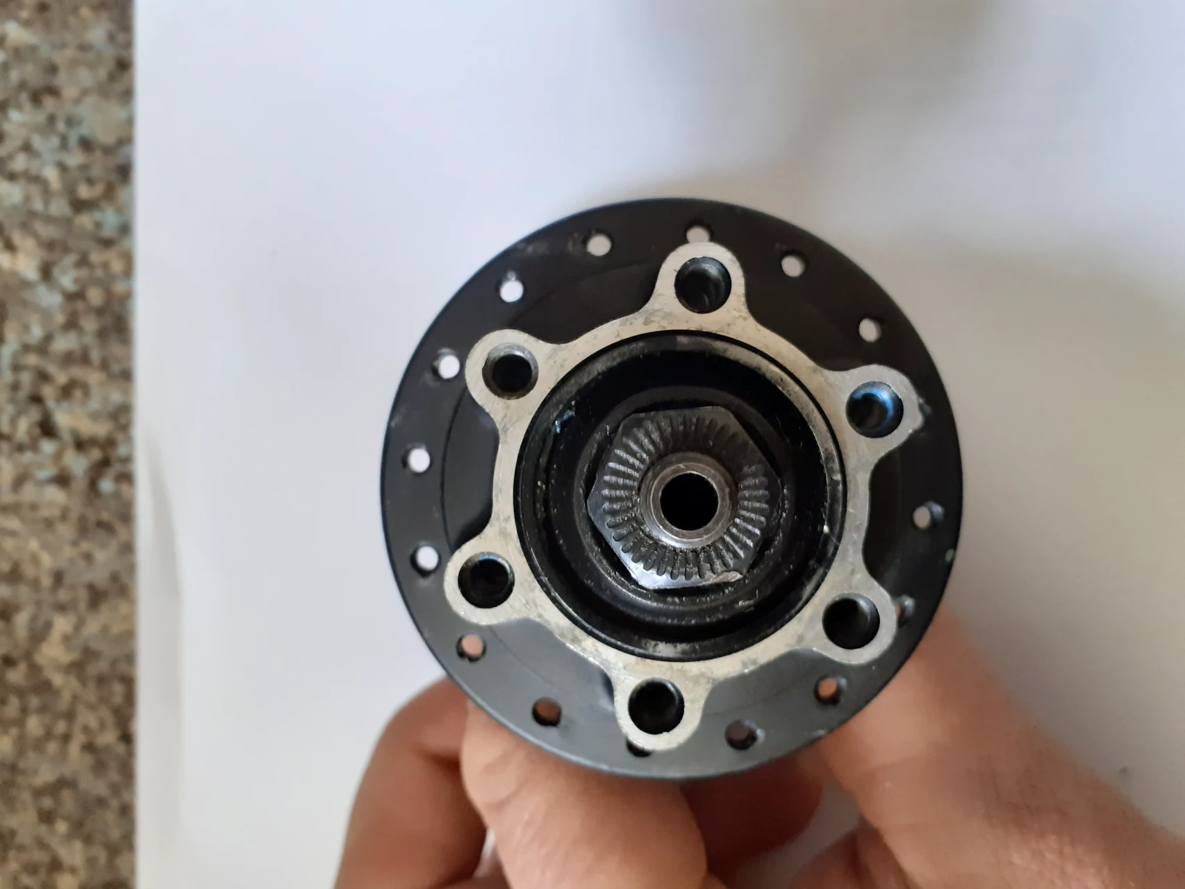 1. Butuc fata shimano deore