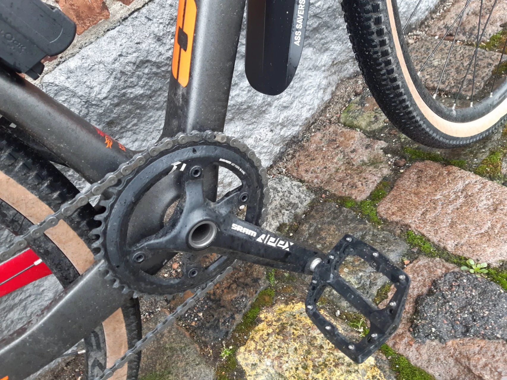 1. Bicicleta On-One Space Chicken SRAM Rival 1 650B